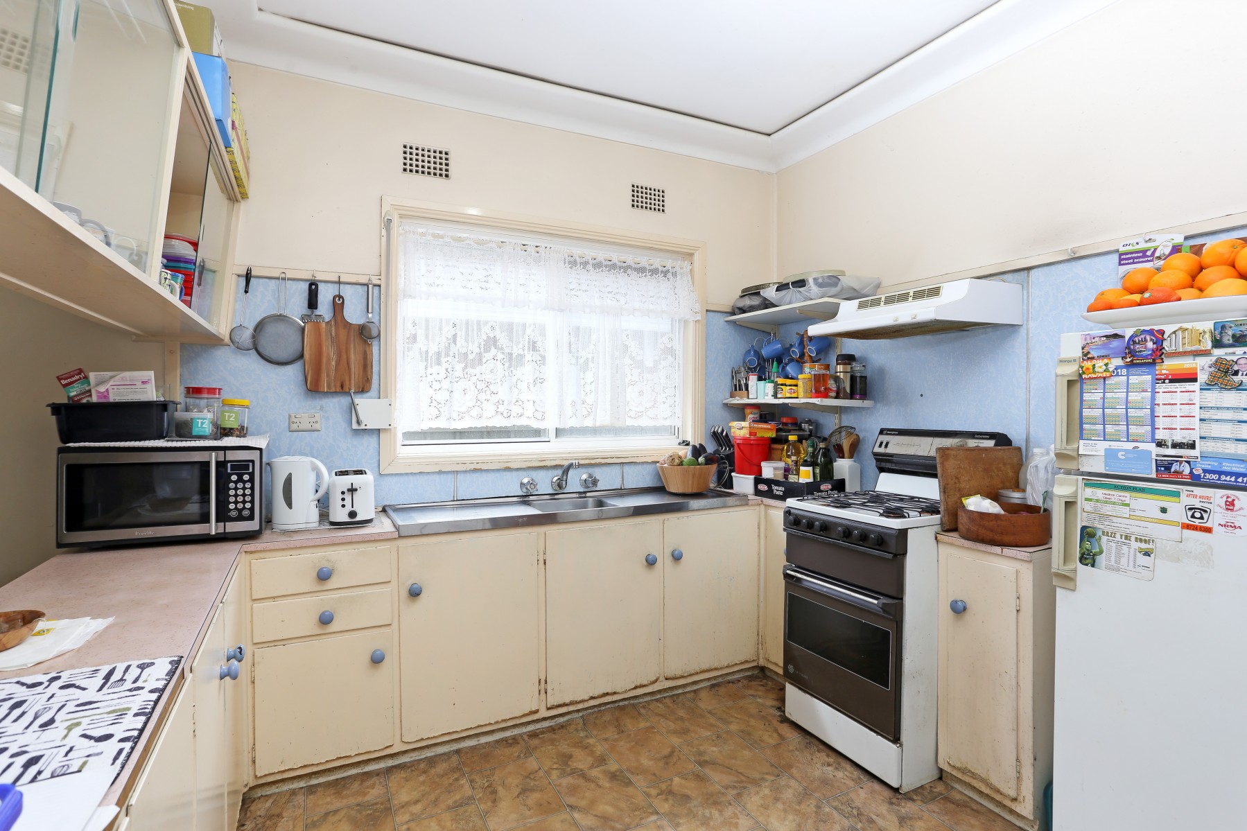32 Mountford Avenue, Guildford - Thumbnail 2