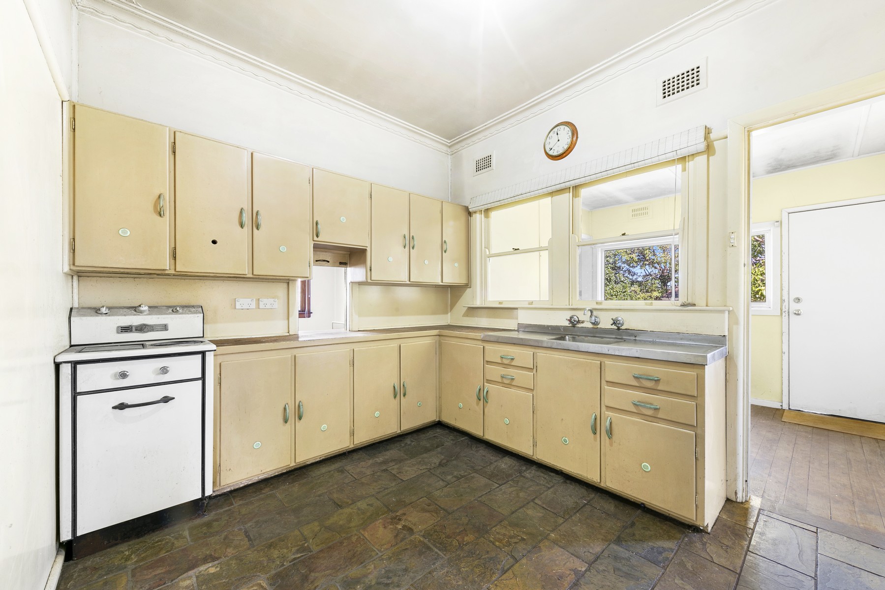 211 Hamilton Road, Fairfield - Thumbnail 5
