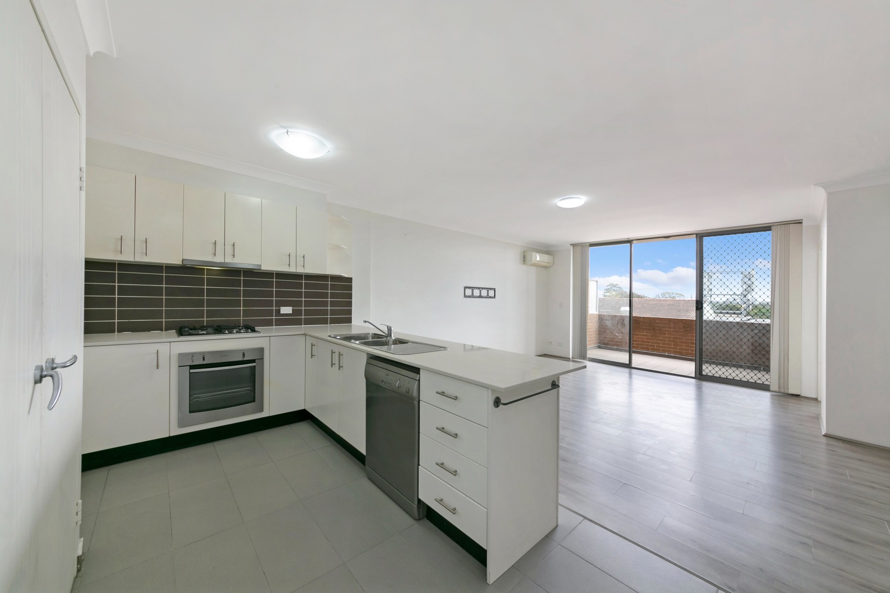 10/291-293 Woodville Rd Guildford, Unit for Rent, Guildford - Thumbnail 2
