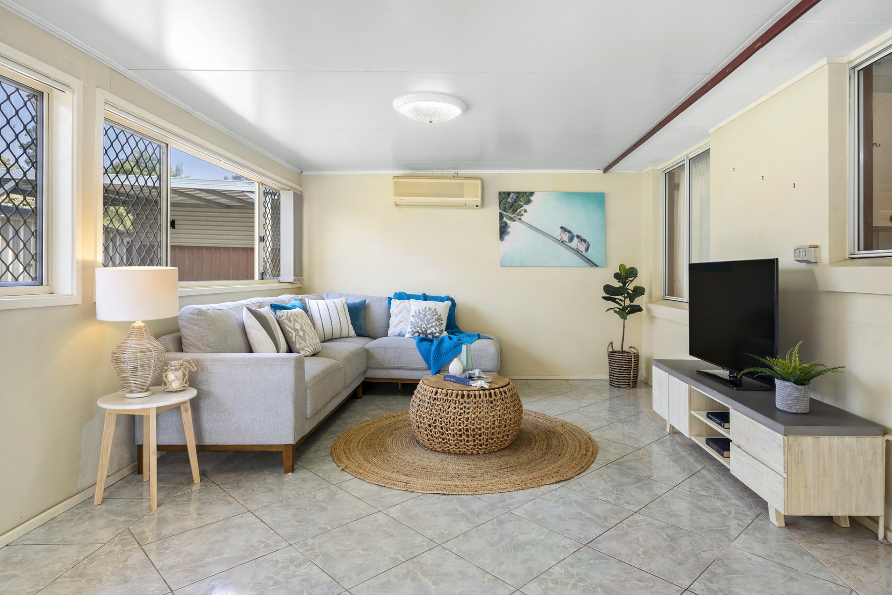 7 Bowes Place, Doonside - Thumbnail 2