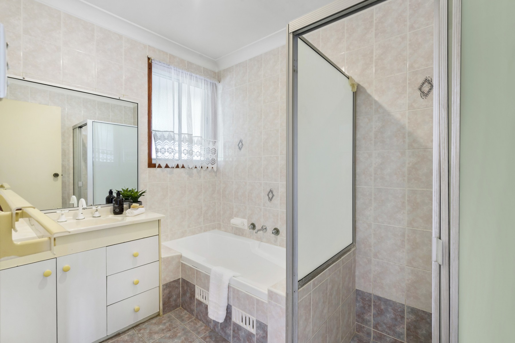 7 Bowes Place, Doonside - Thumbnail 7