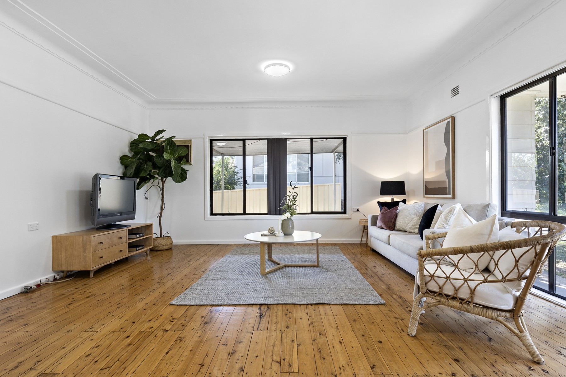 16 Yuruga Avenue, Doonside - Thumbnail 2