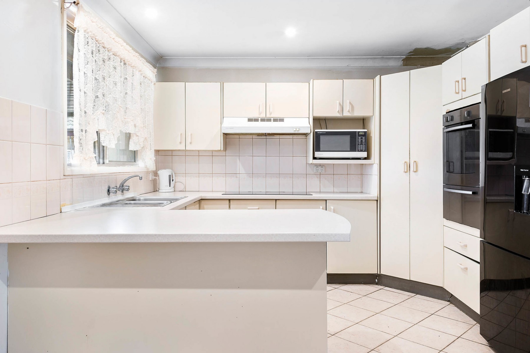 9 Bradley Road, South Windsor - Thumbnail 2
