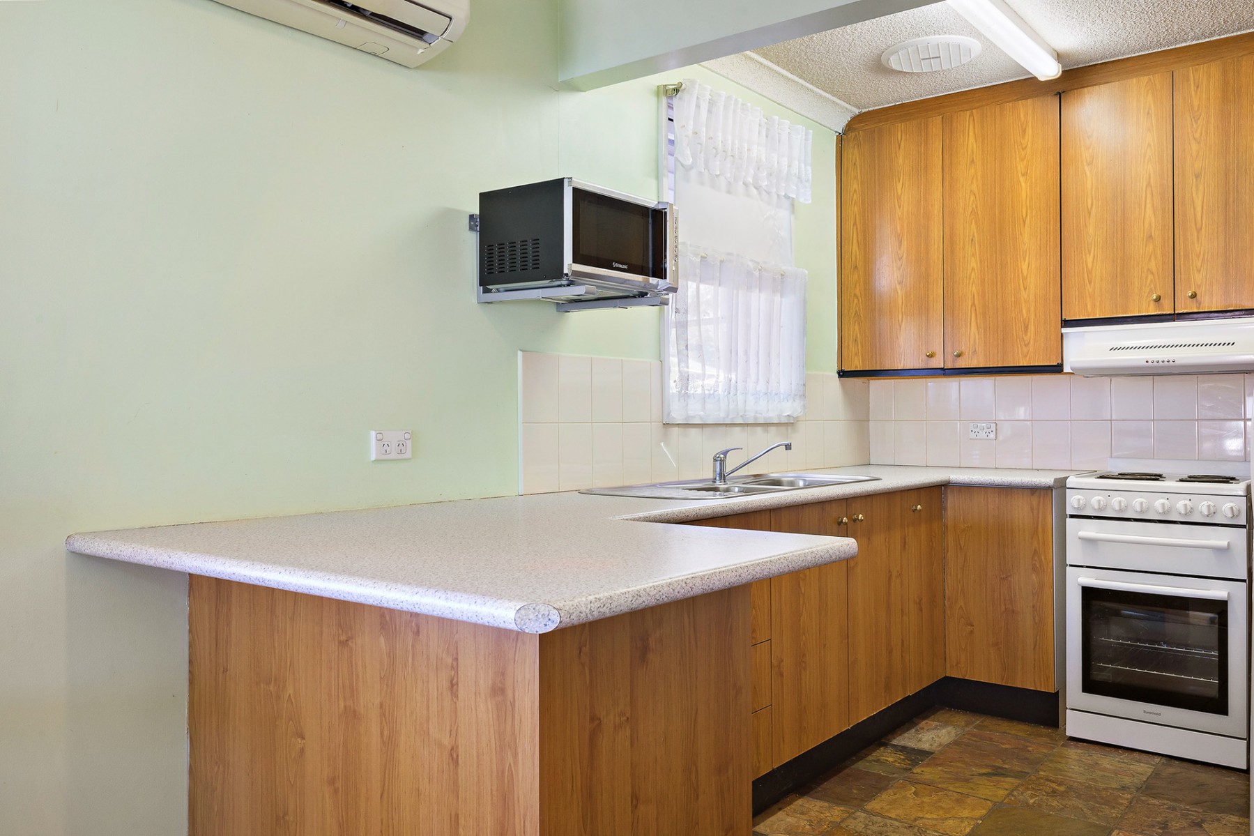 22 Hasselburgh Road, Tregear - Thumbnail 5