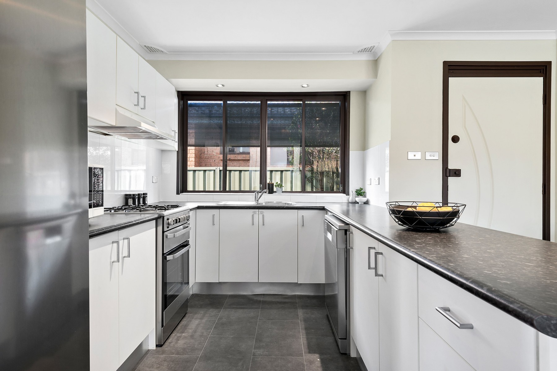 240 Banks Drive, St Clair - Thumbnail 2