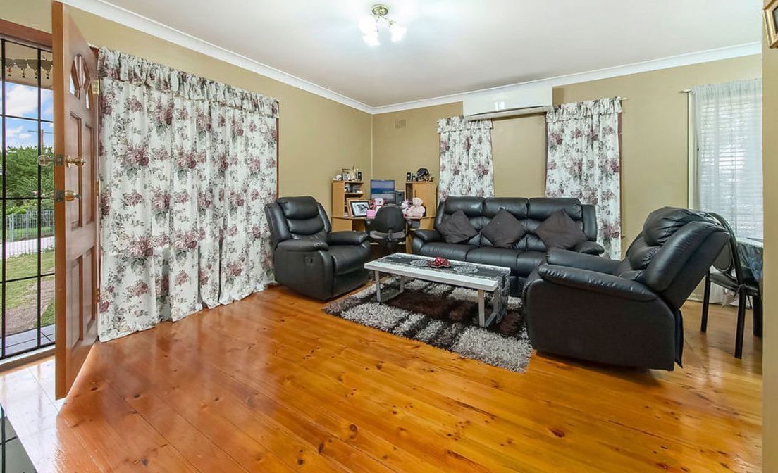 39 Marquesa Crescent, Lethbridge Park - Thumbnail 2