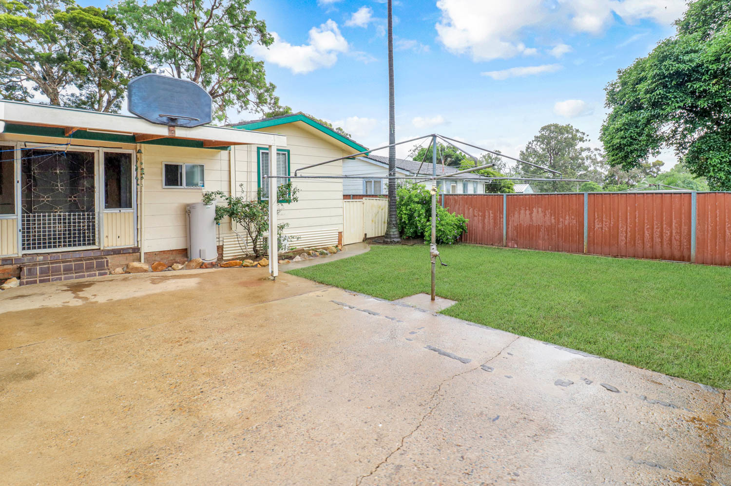 13 Tangaloa Crescent, Lethbridge Park - Thumbnail 3
