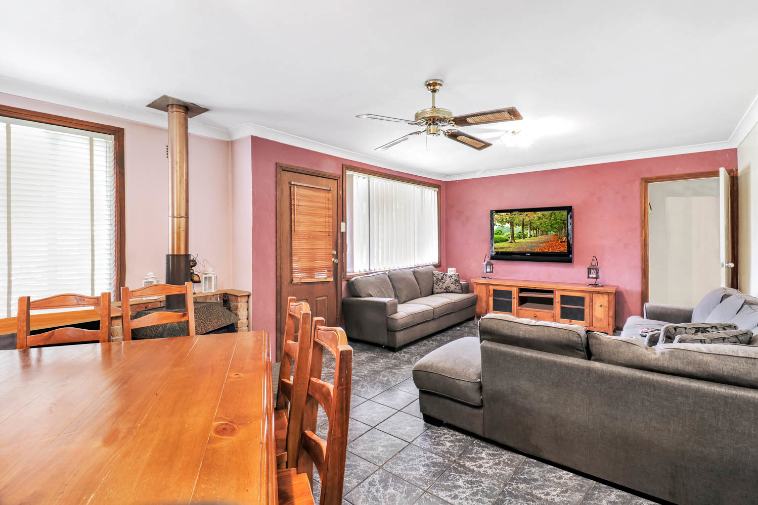 13 Tangaloa Crescent, Lethbridge Park - Thumbnail 4