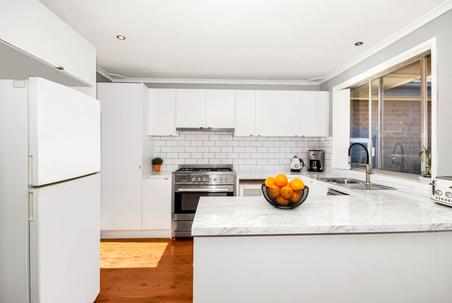 100 St Clair Avenue, St Clair - Thumbnail 2