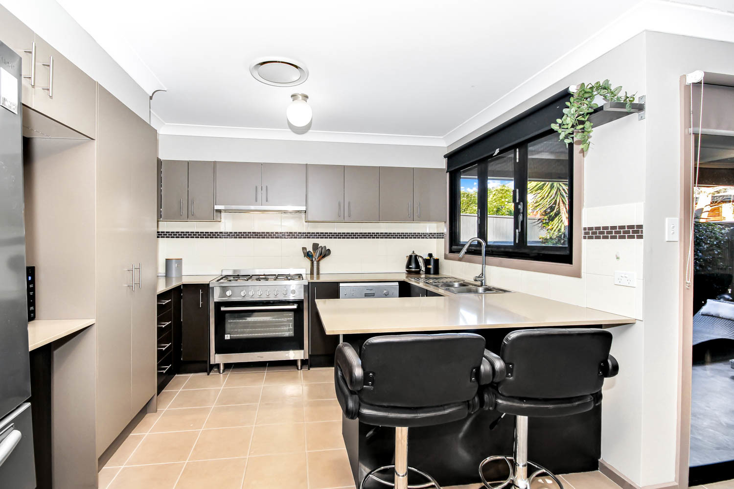 53 Bluebell Crescent, Ropes Crossing - Thumbnail 2