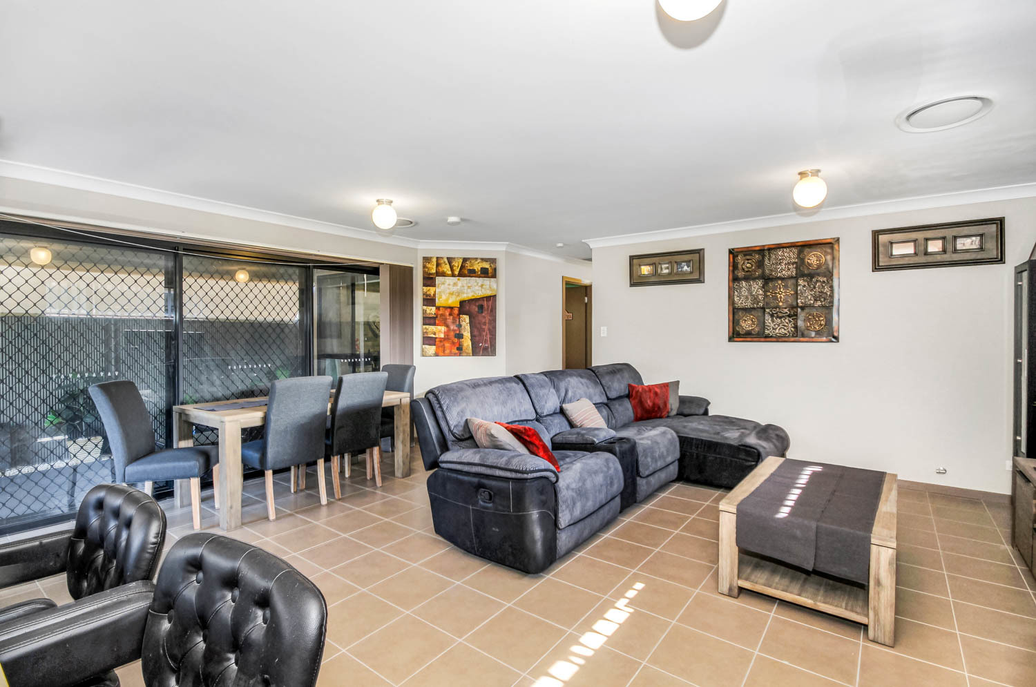 53 Bluebell Crescent, Ropes Crossing - Thumbnail 3