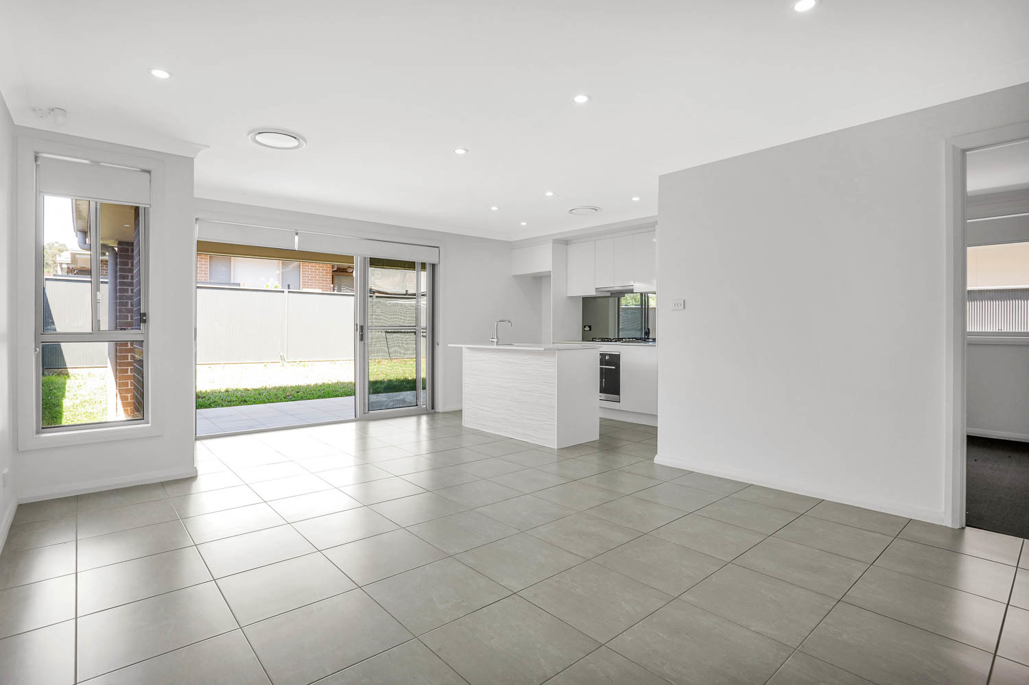 8 Blackthorn Place, Ropes Crossing - Thumbnail 2