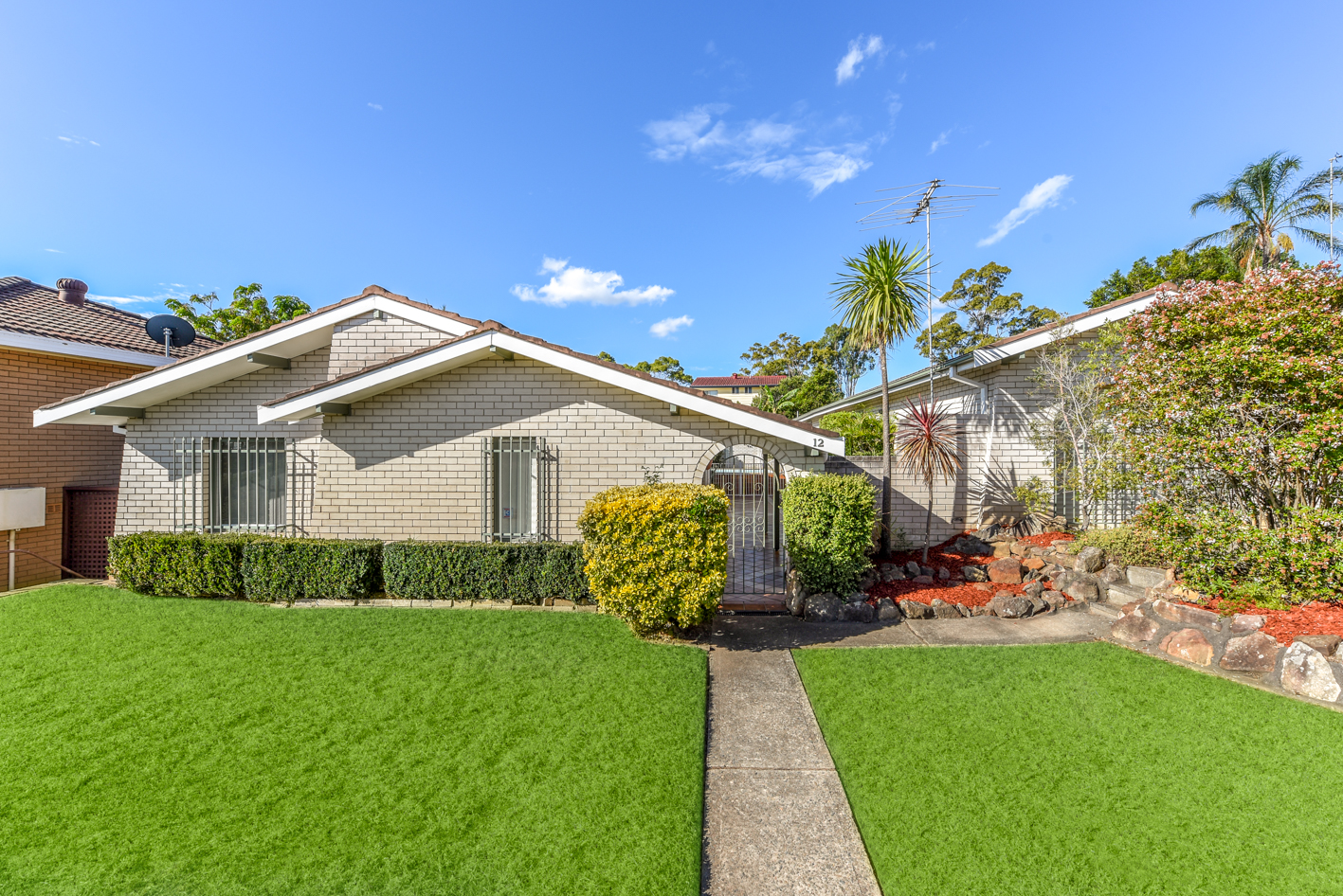 12 Dewrang Avenue, Bradbury - Thumbnail 2