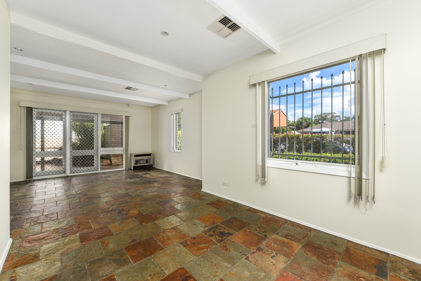 12 Dewrang Avenue, Bradbury - Thumbnail 6