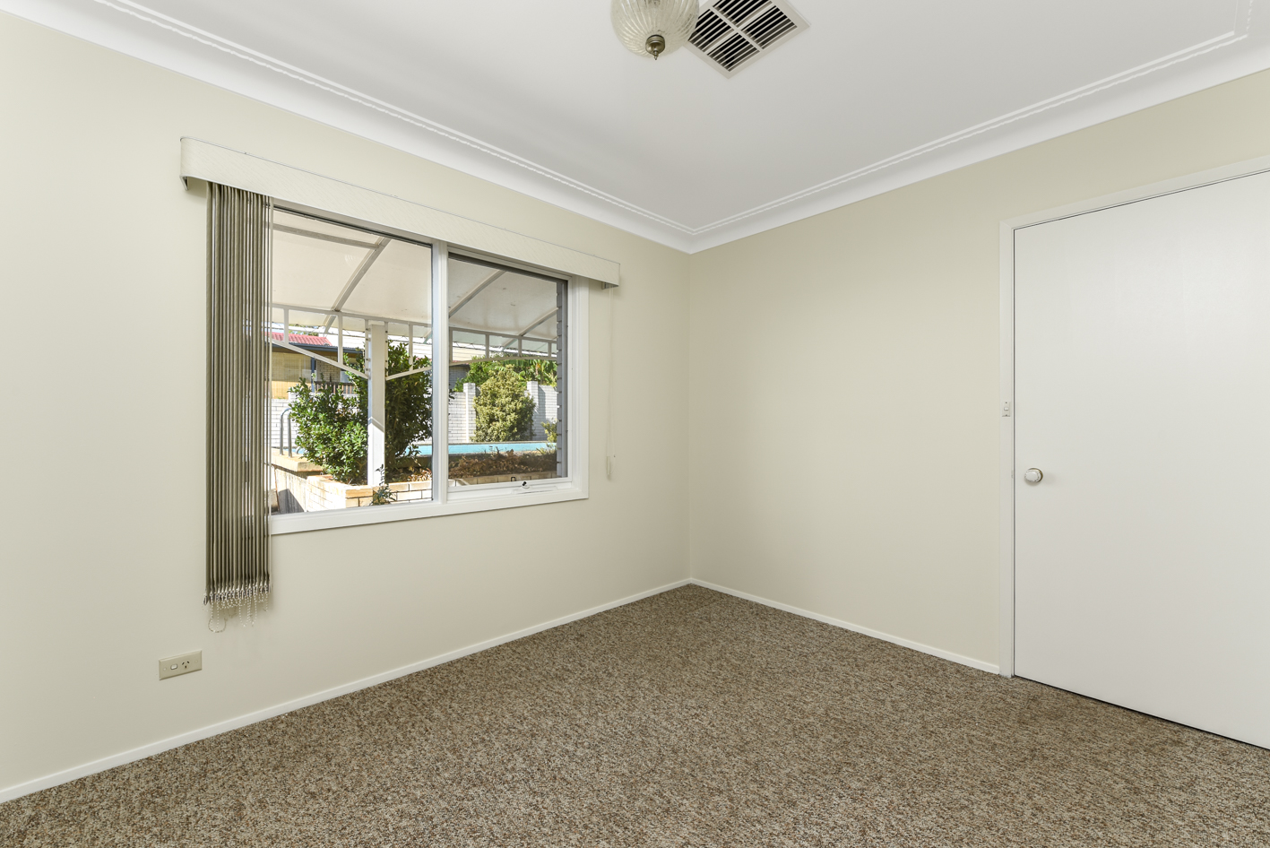 12 Dewrang Avenue, Bradbury - Thumbnail 8