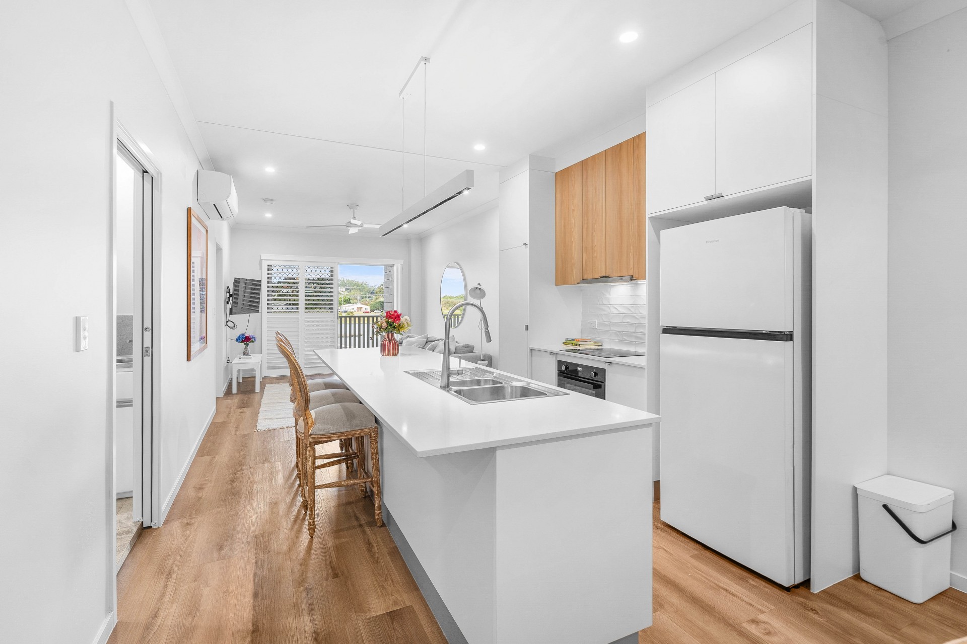 6/10 Michigan Way, Andergrove - Image 1
