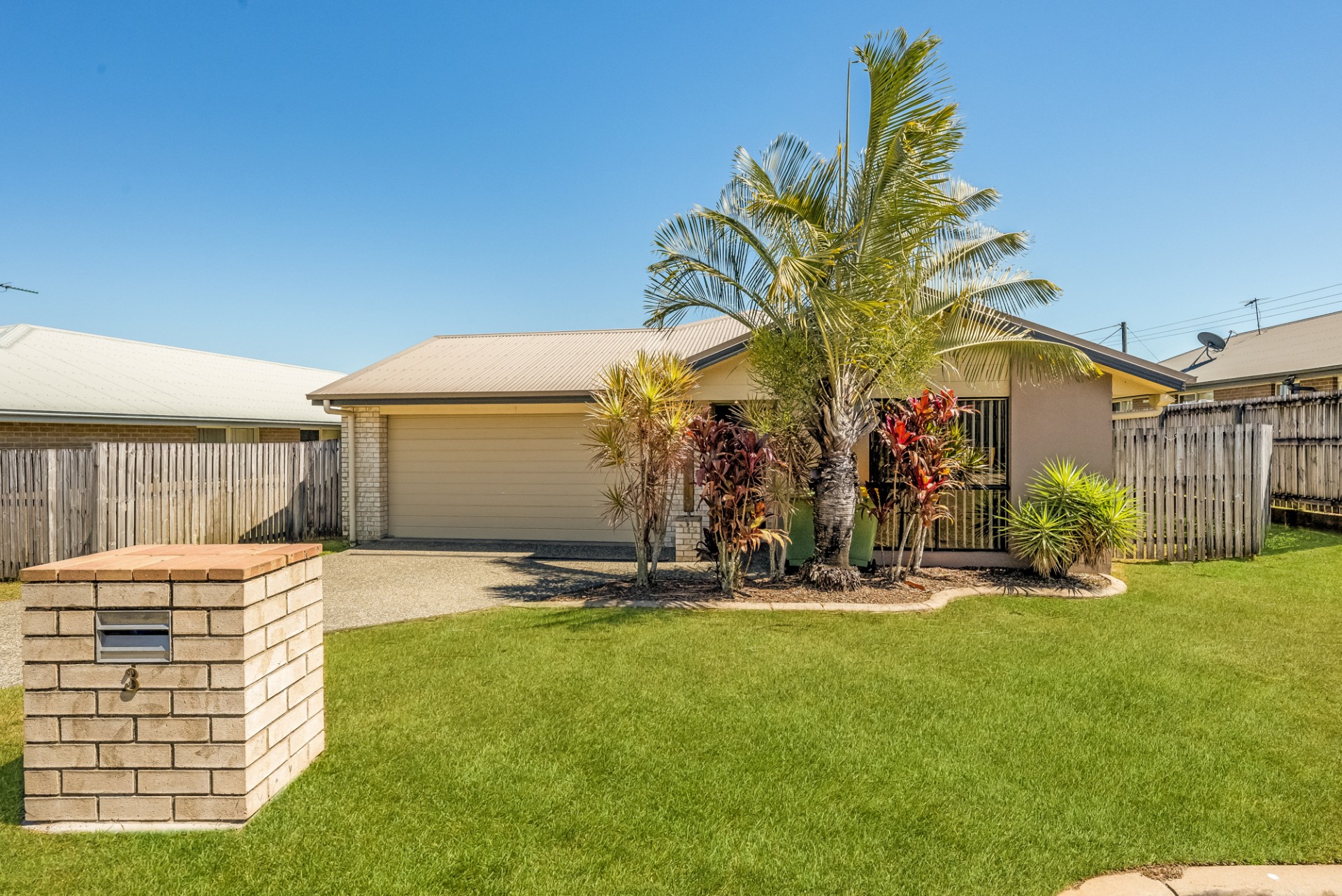 3/8 Greenwood Drive, Glenella - Image 1