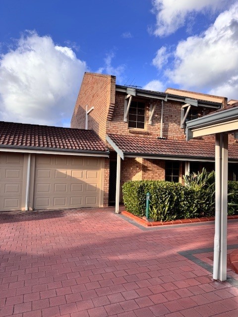 Property For Rent in Como