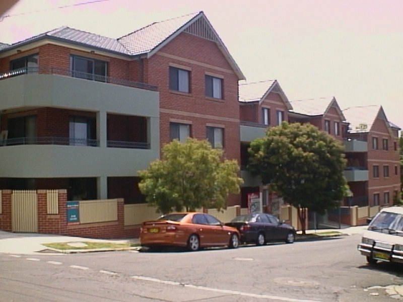 5/16 Sadlier Crescent, Petersham - Thumbnail 2