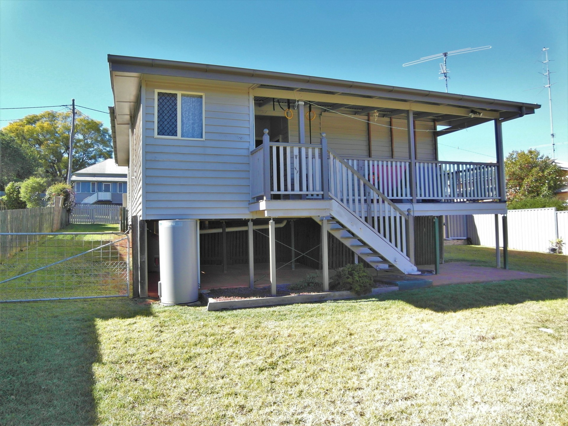 Real Estate in Harlaxton