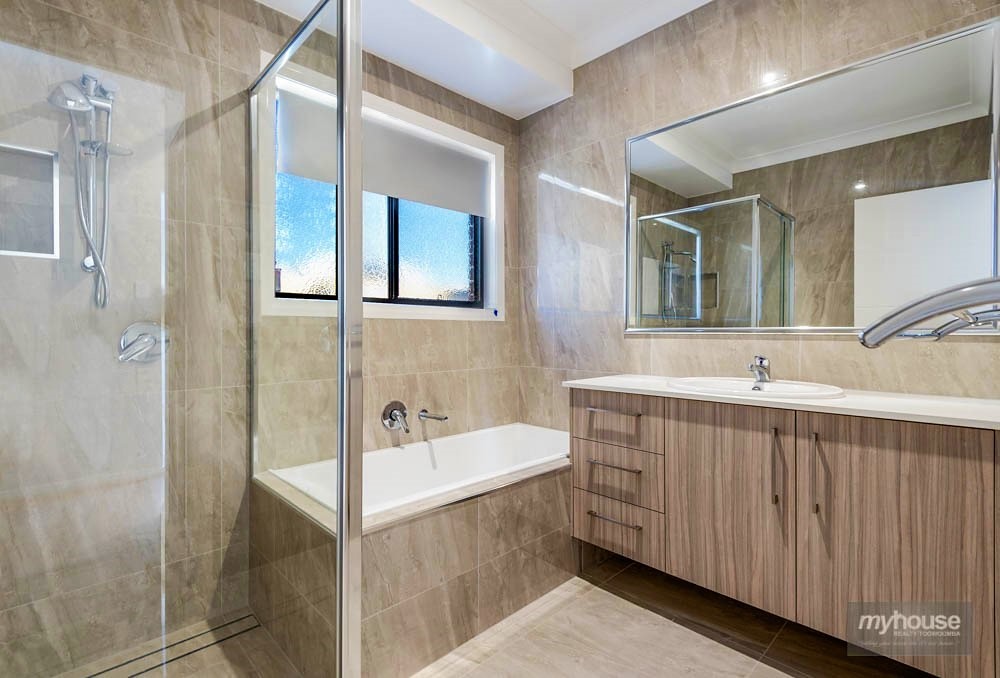 Real Estate in Centenary Heights