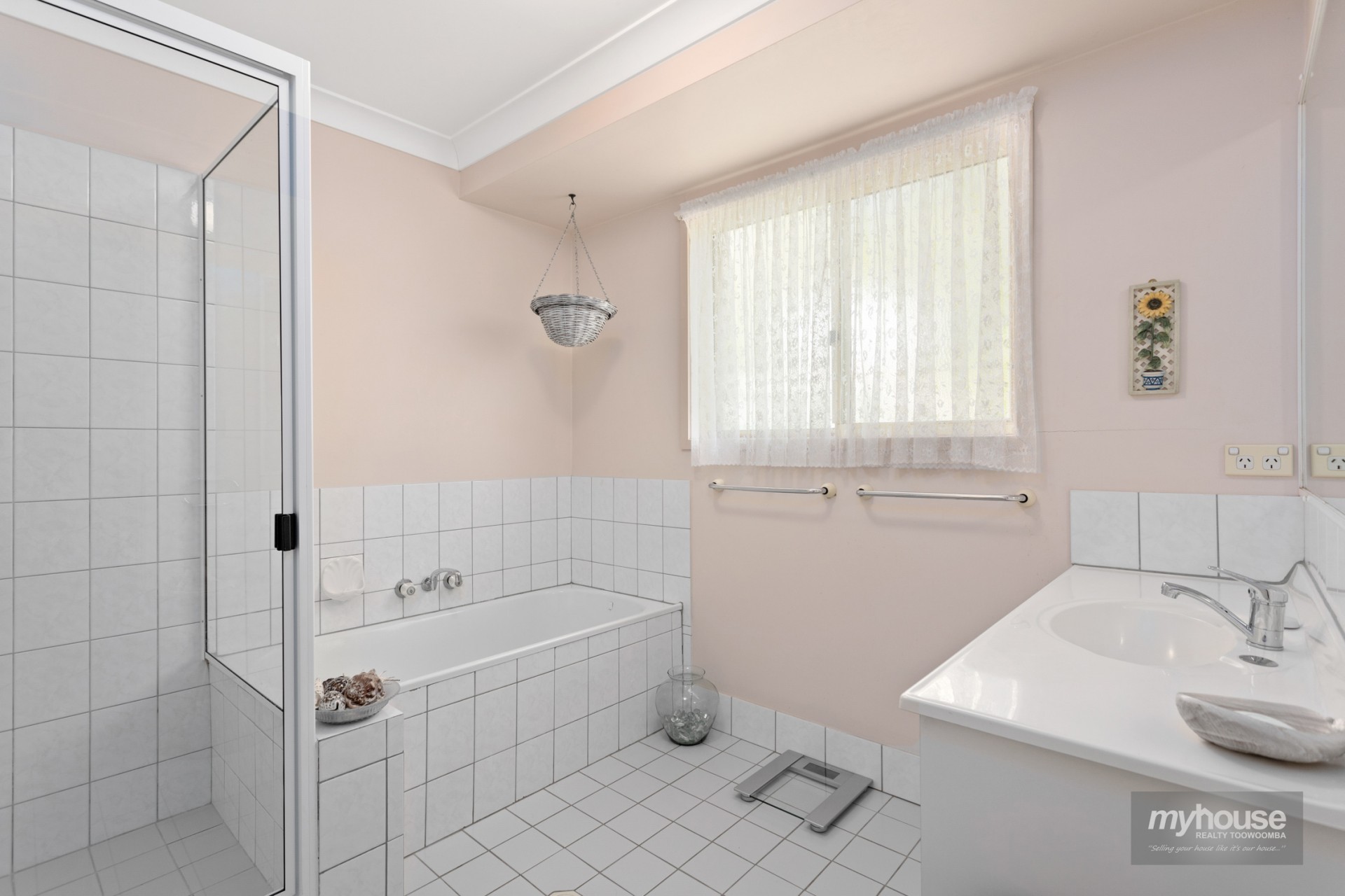 Real Estate in Gowrie Junction