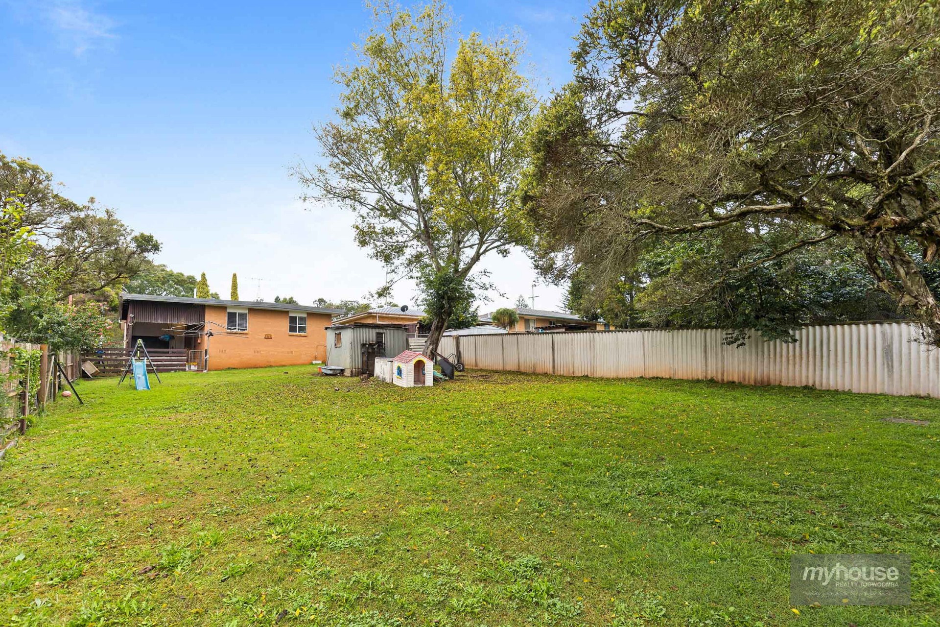 Real Estate in Harlaxton