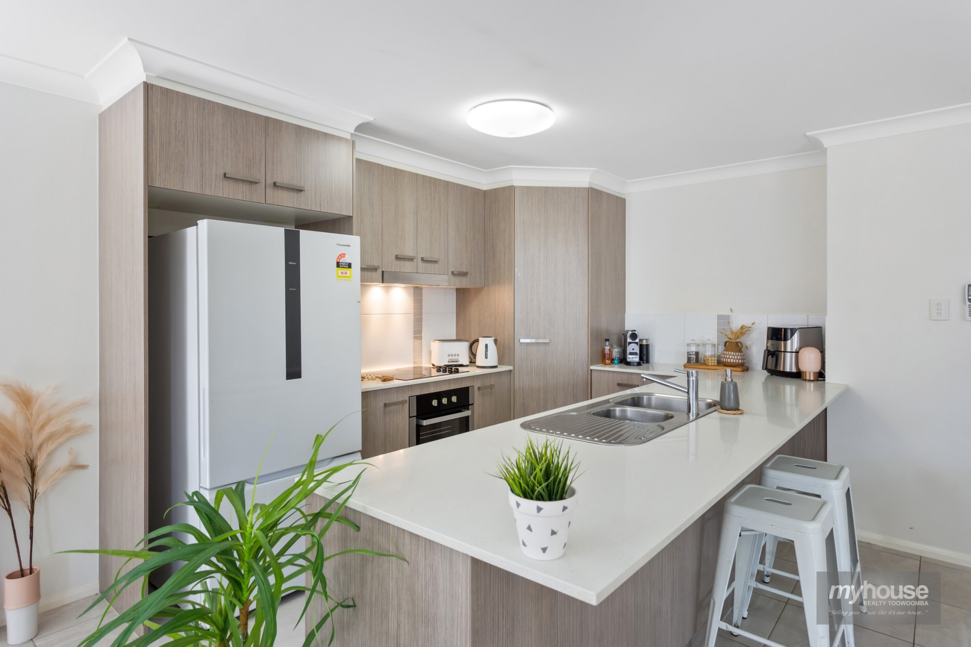 Harlaxton real estate Sold