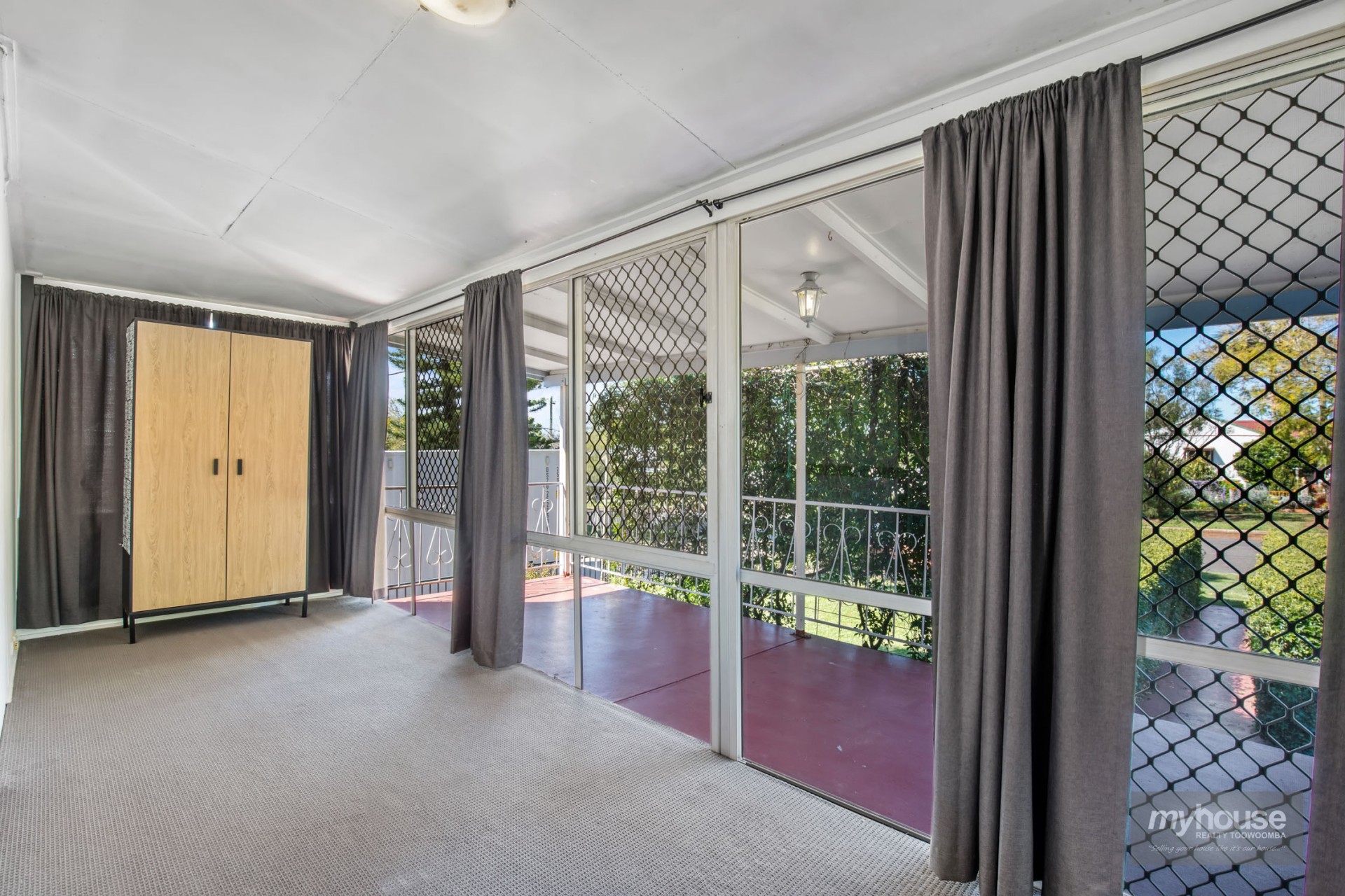 Open for inspection in Harristown