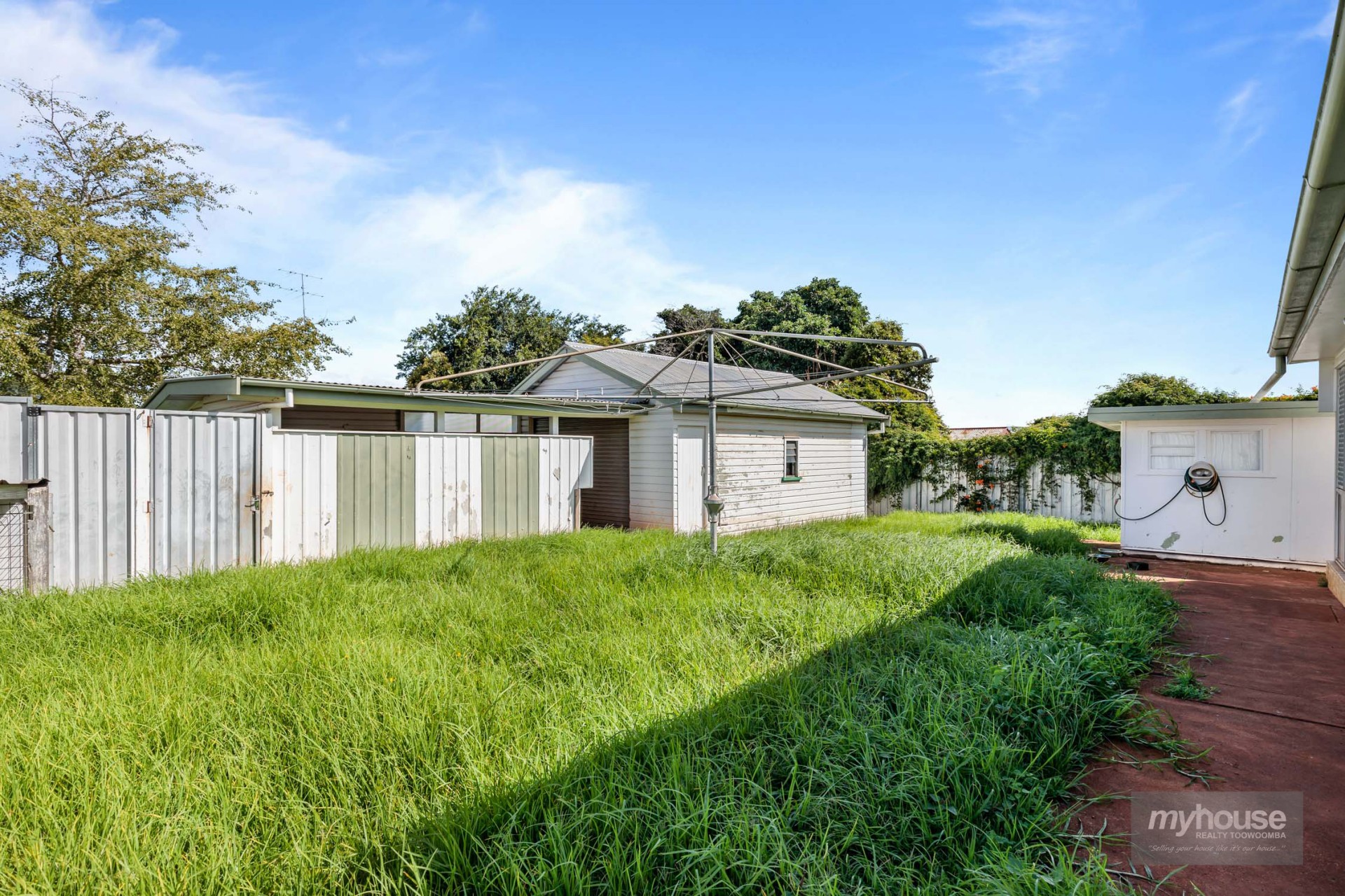 Real Estate in Harlaxton