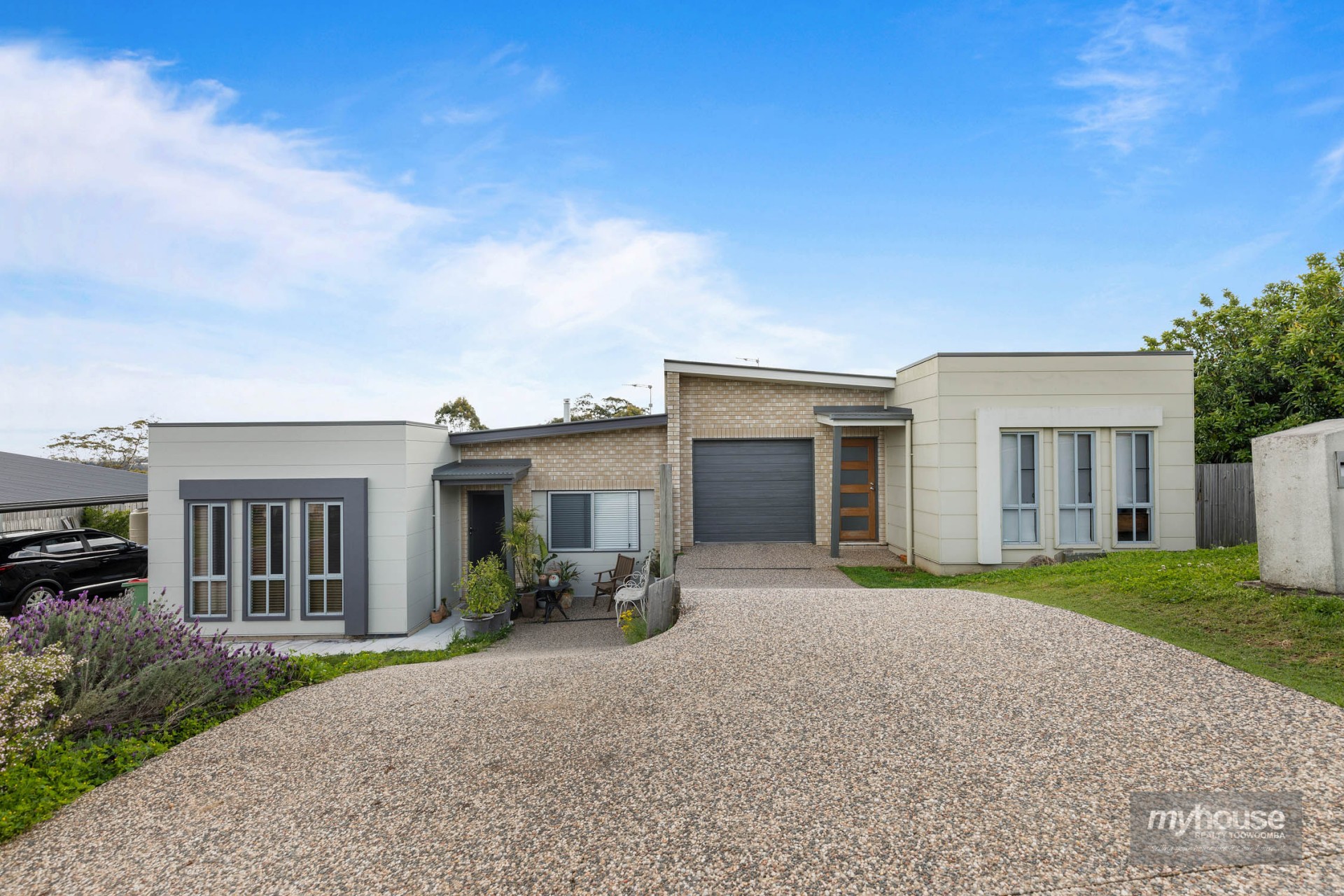 Real Estate in Mount Kynoch