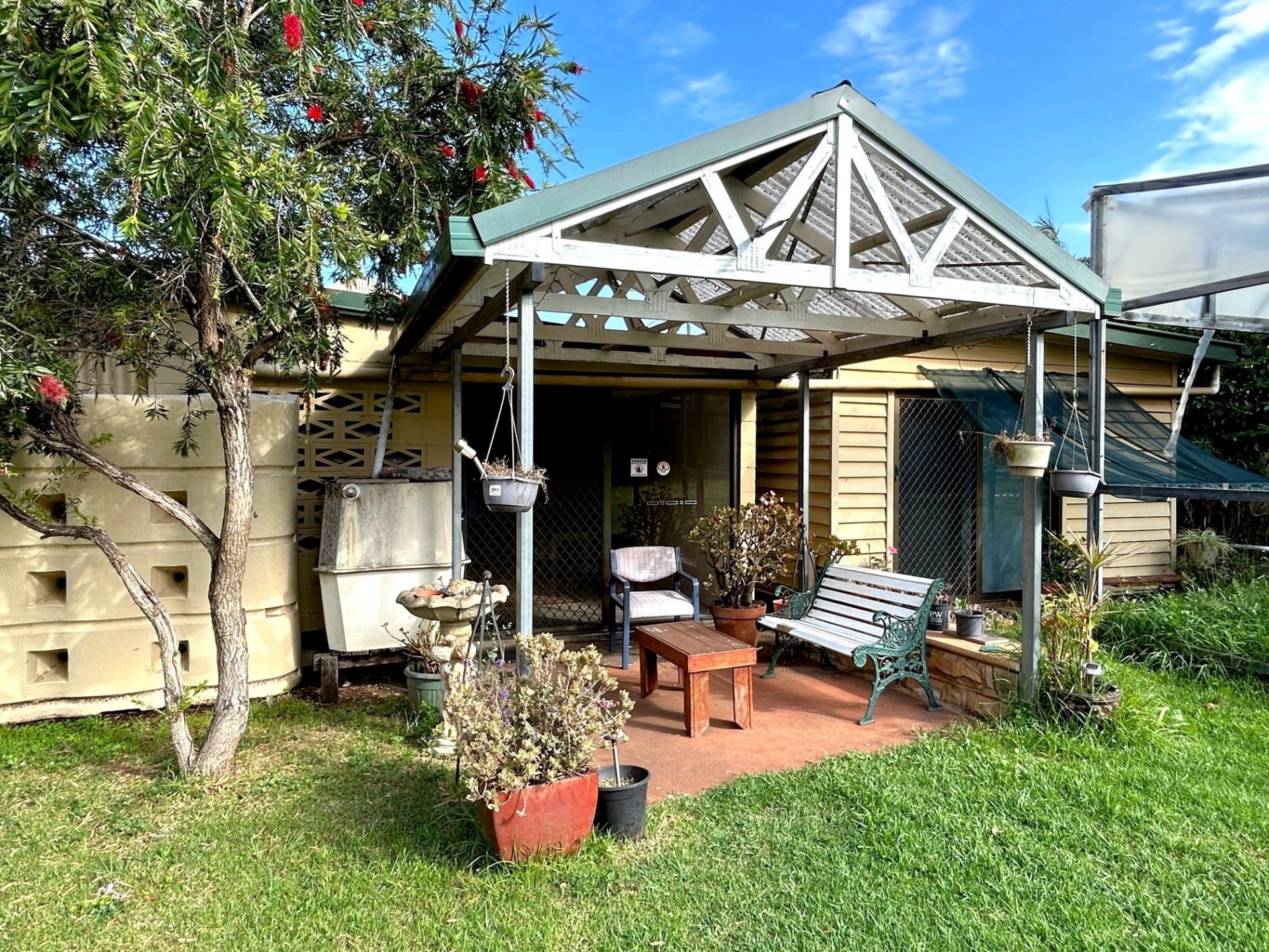 Real Estate in Harlaxton