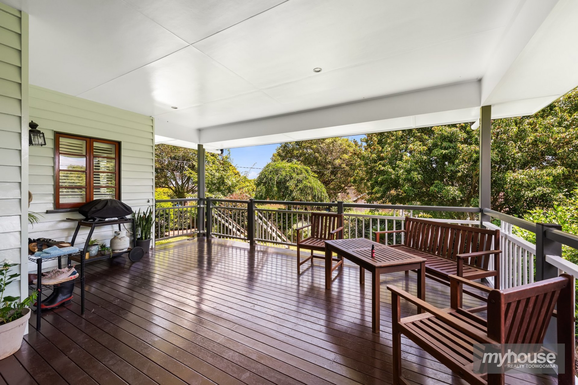 Real Estate in Harlaxton