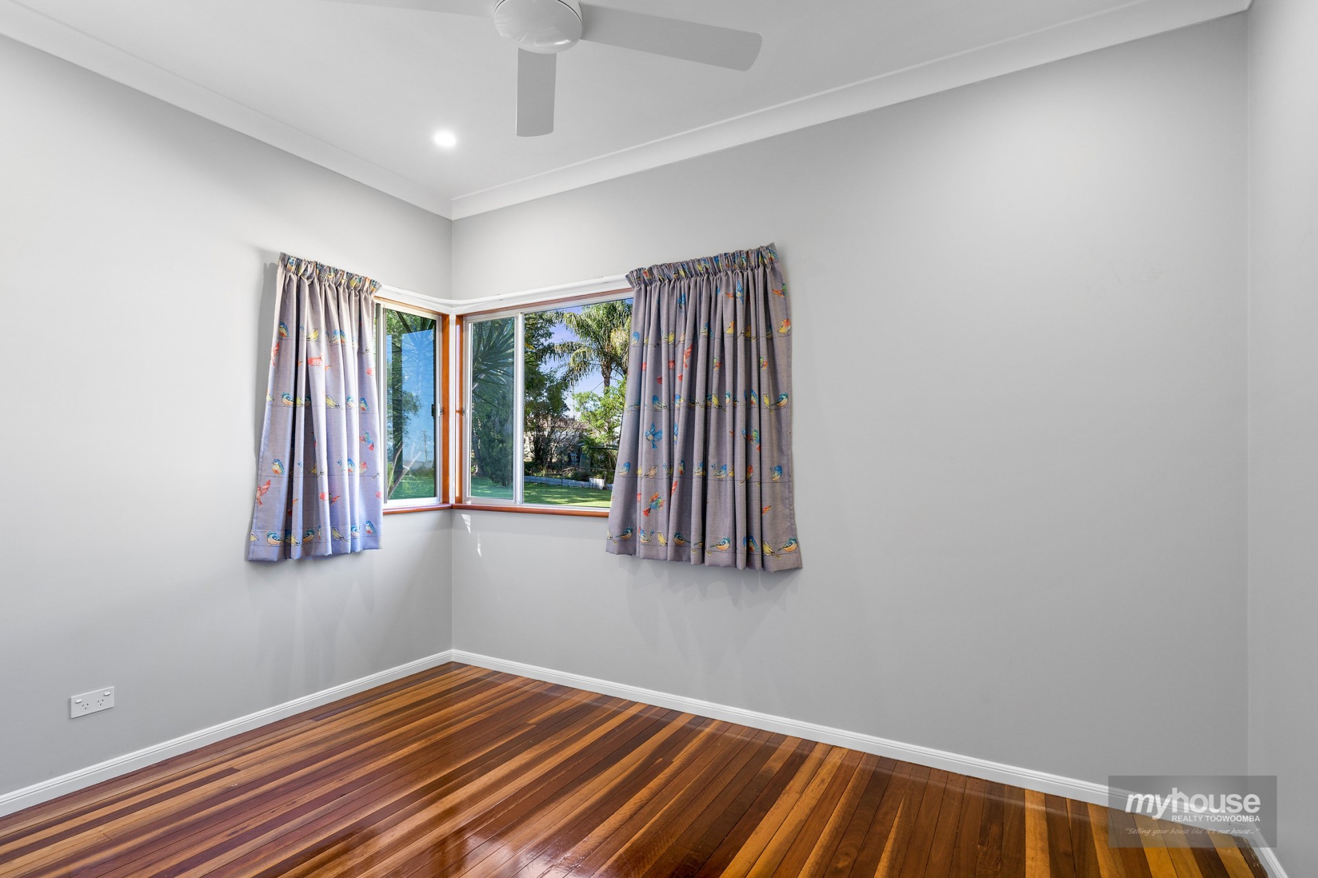 Real Estate in Harlaxton