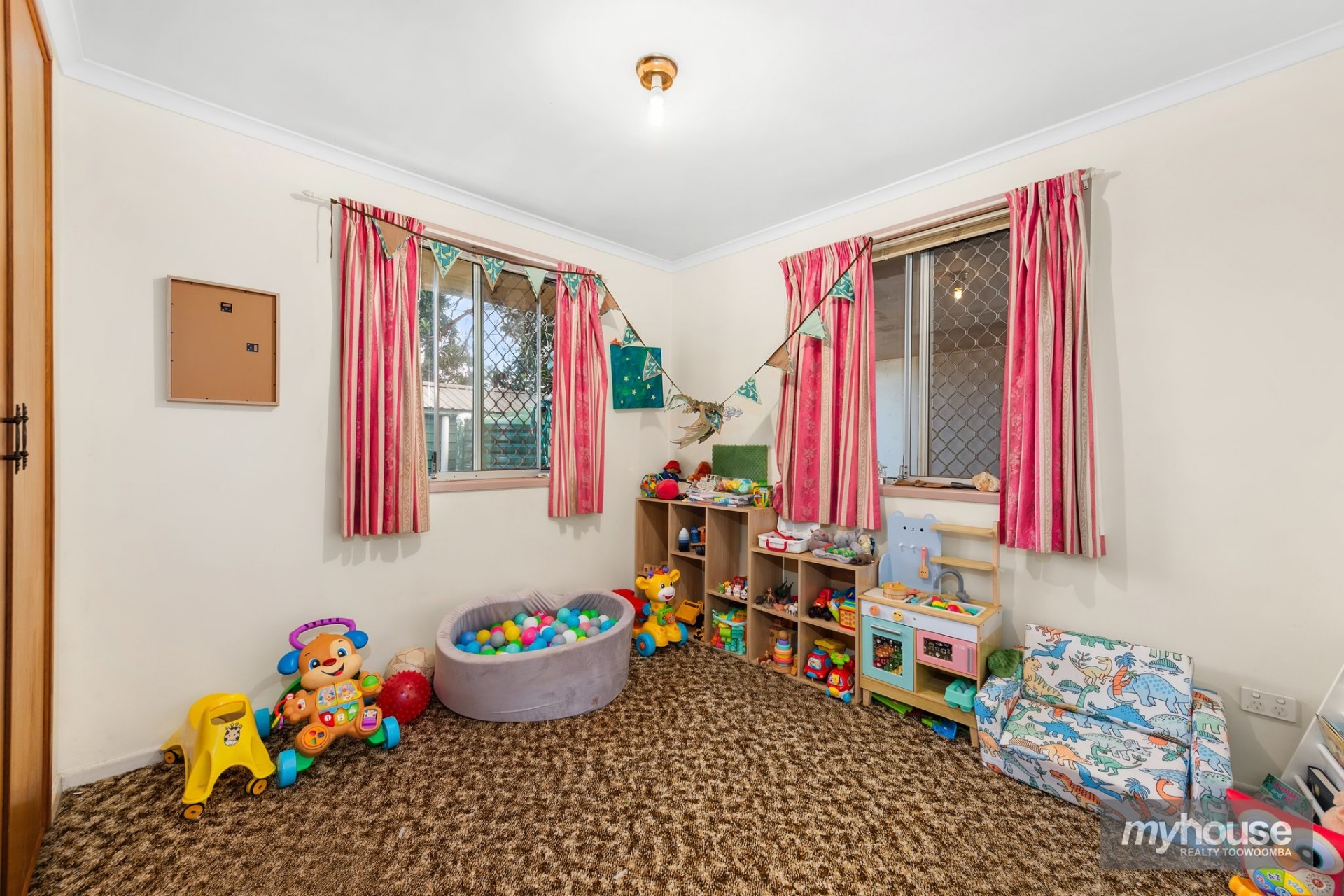 Real Estate in Centenary Heights