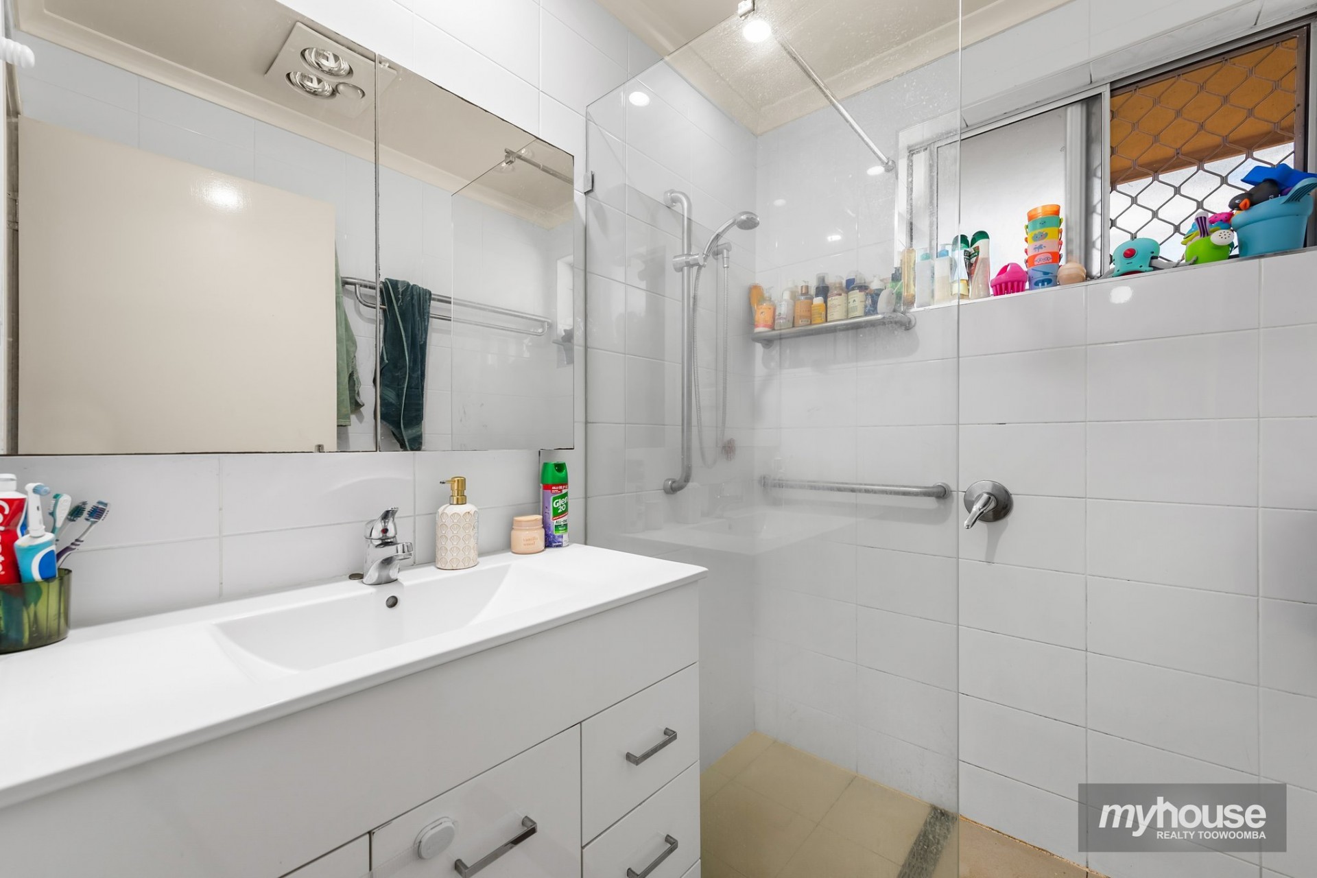 Real Estate in Centenary Heights