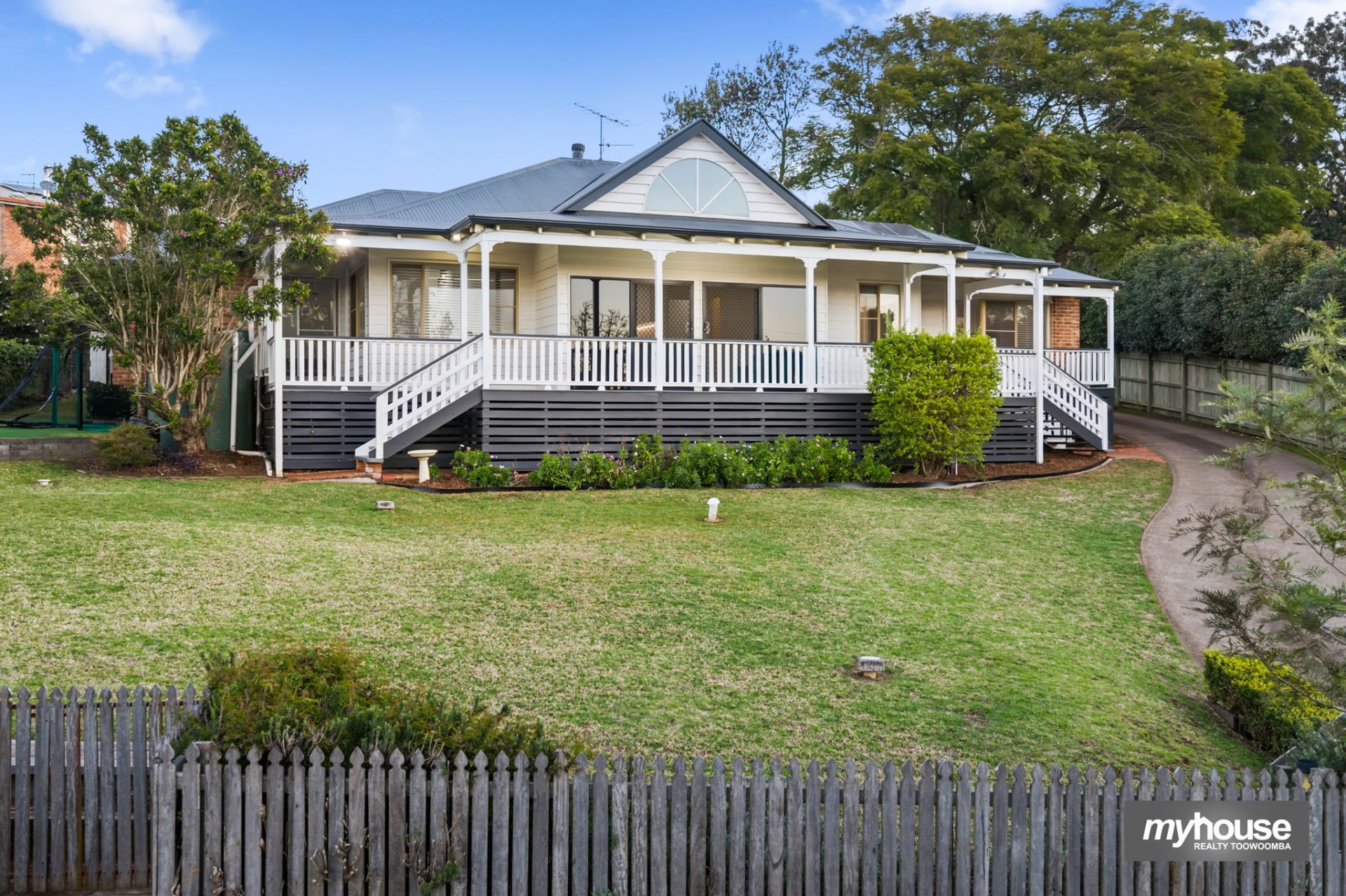 7 Skyline Drive, Blue Mountain Heights - Image 1