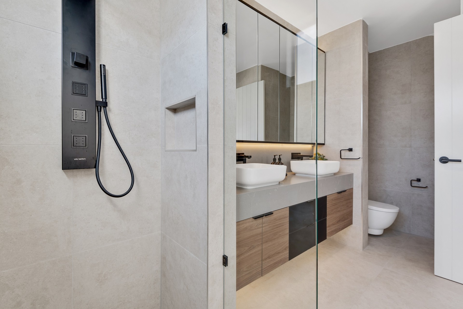 Real Estate in Ascot