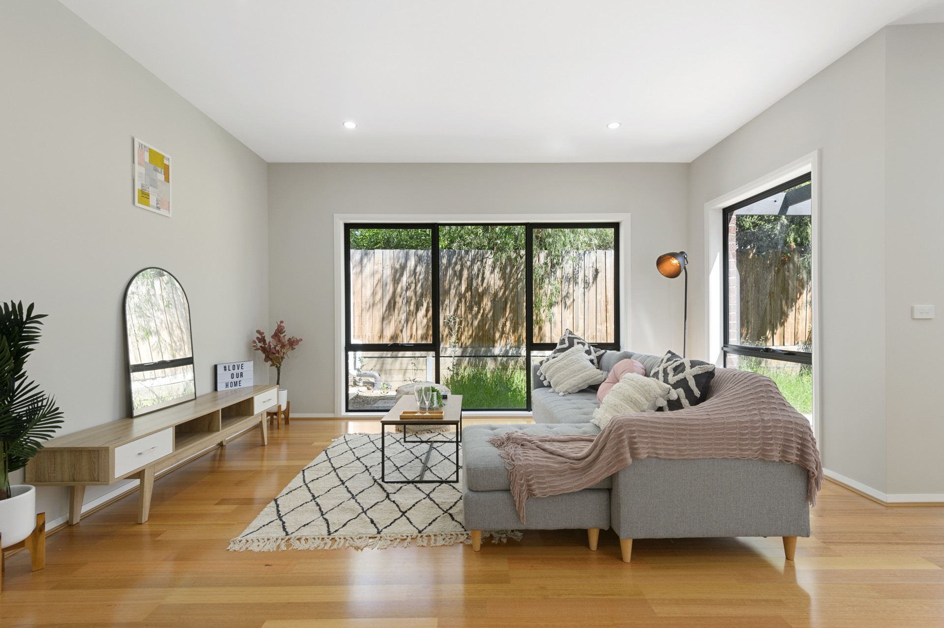 unit3/18 South Parade, Blackburn - Thumbnail 2