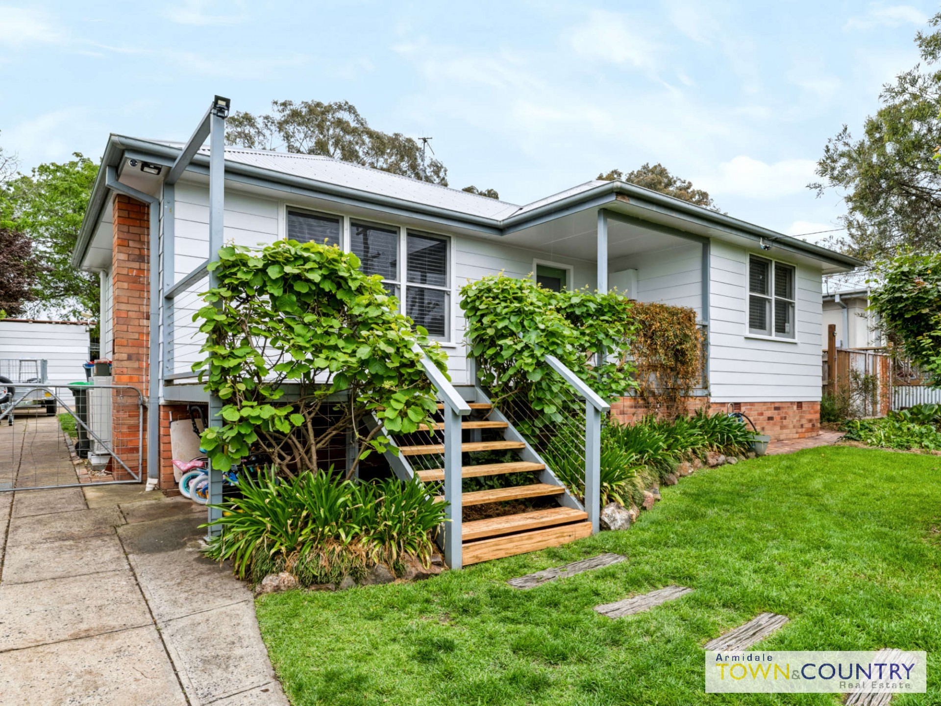 12 Douglas Street, Armidale - Image 1