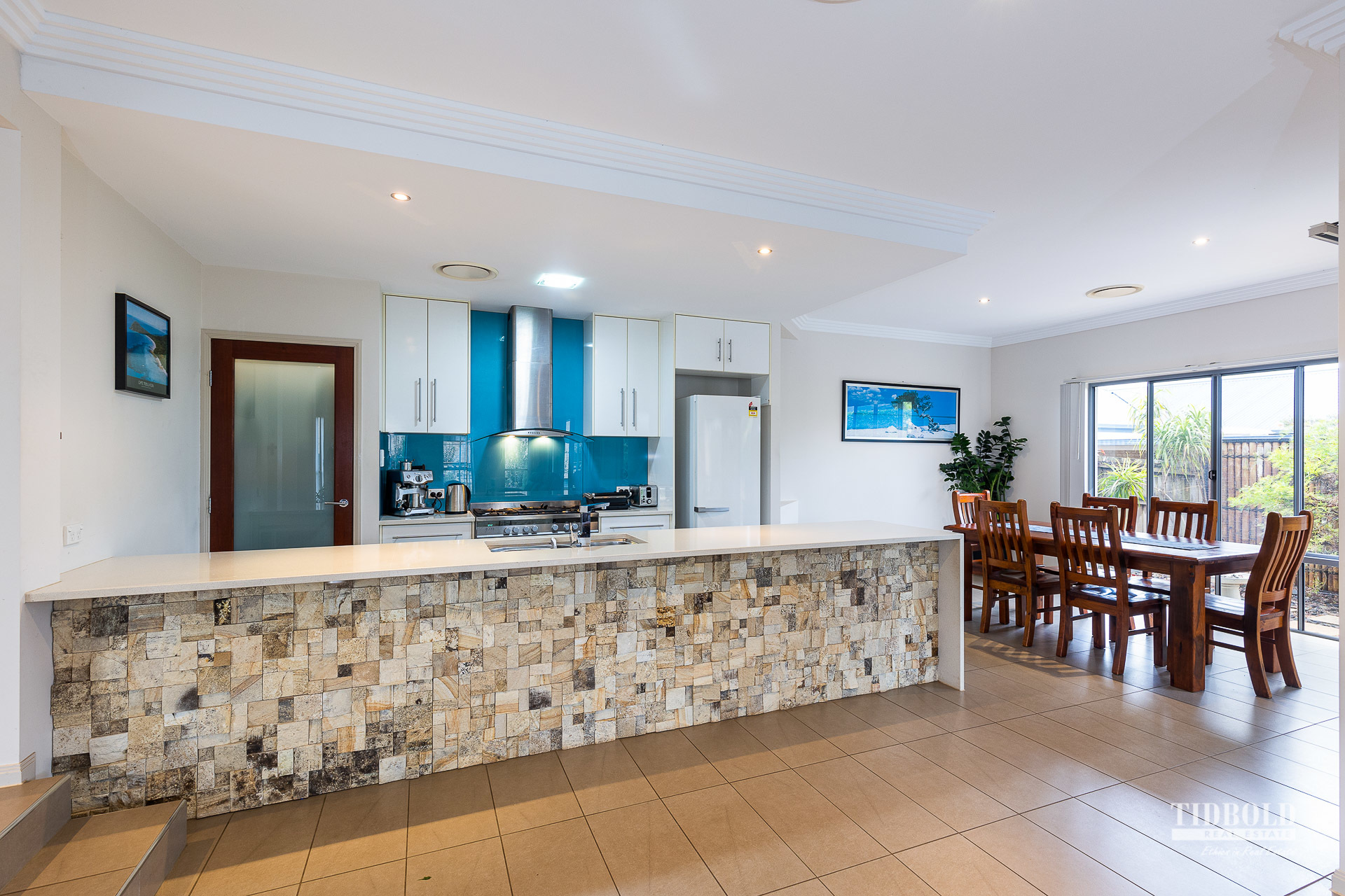 4 Bellamy Close, Redland Bay - Thumbnail 2