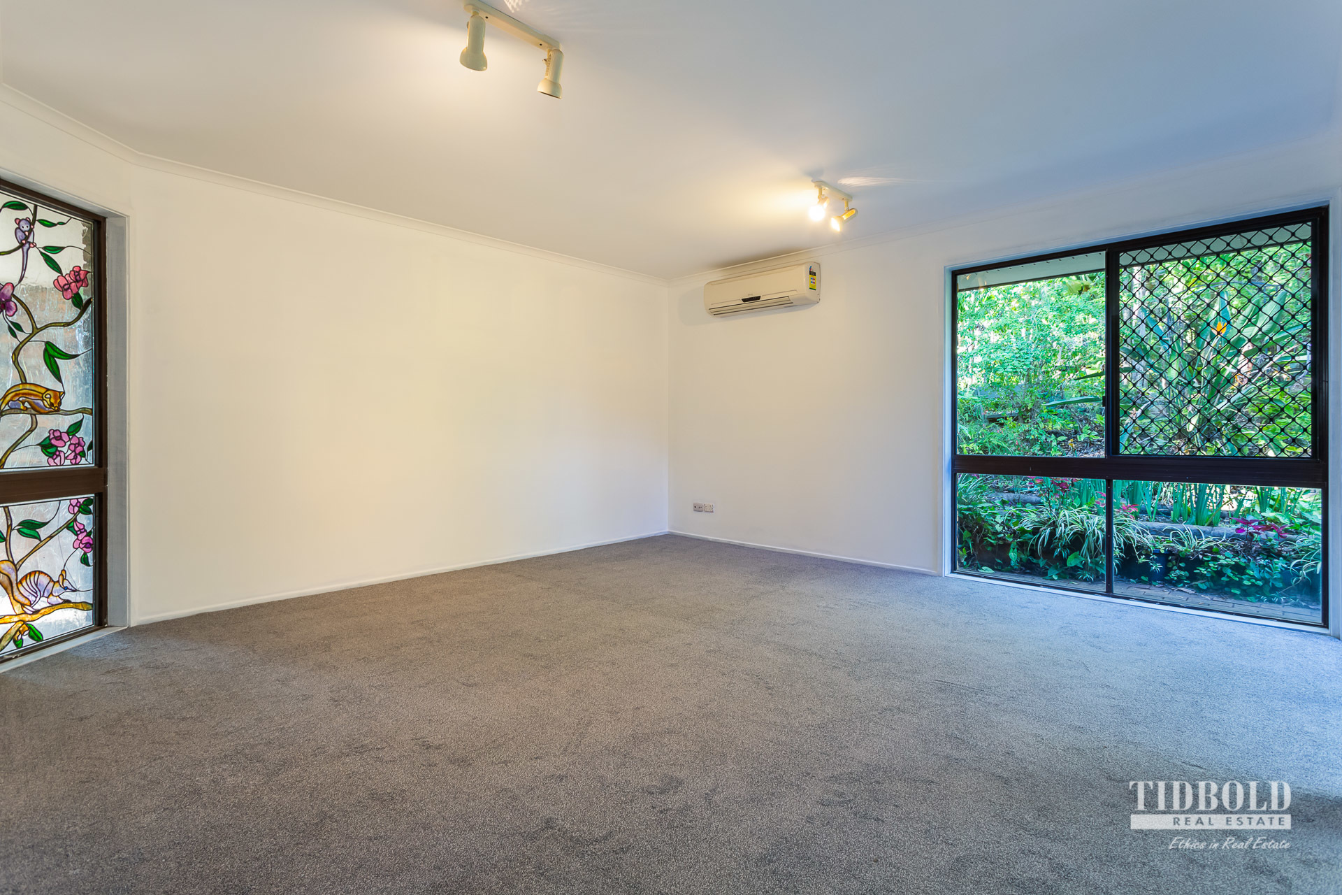 1 Gordonia Drive, Redland Bay - Thumbnail 2