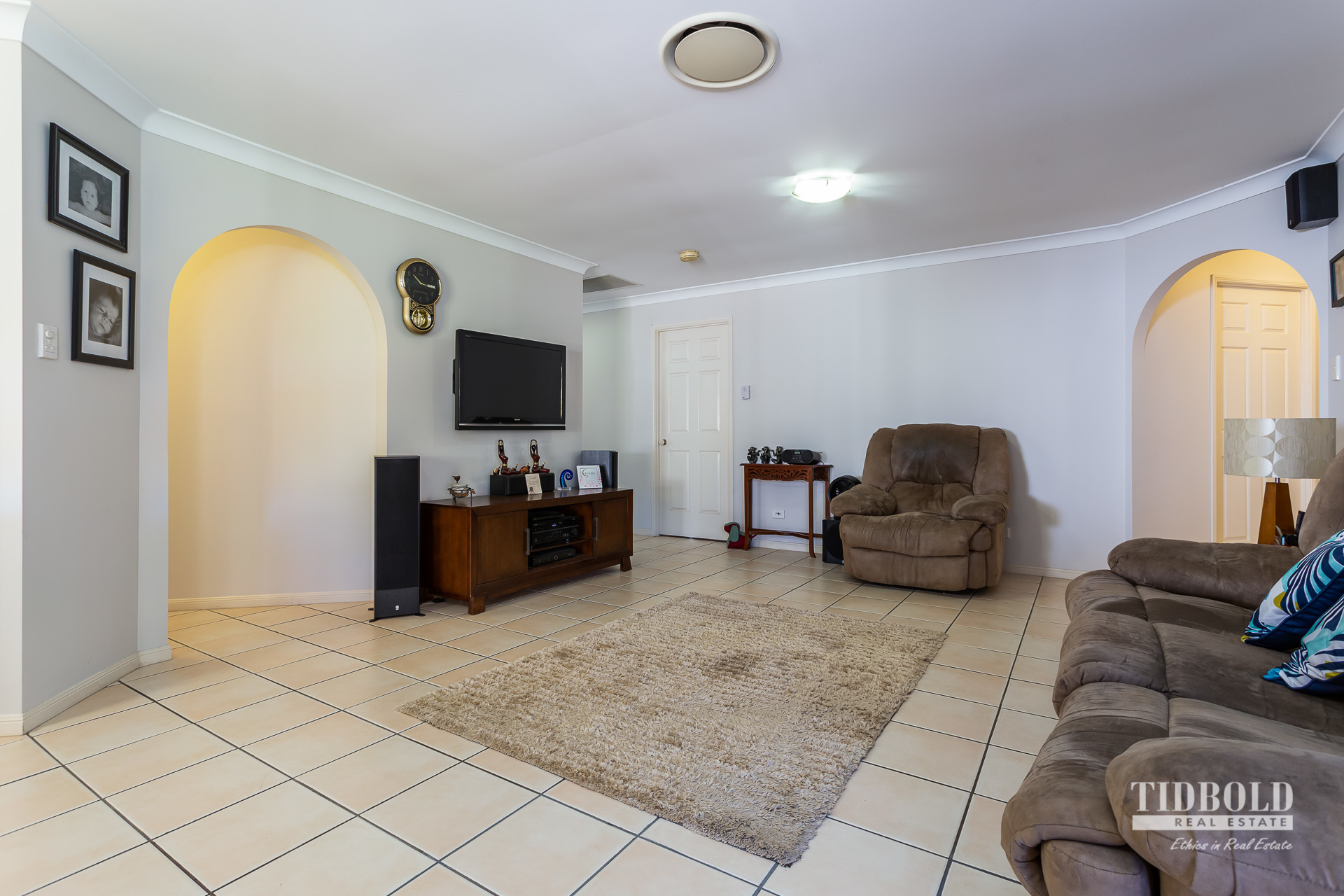 3 Marjorie Buckler Avenue, Redland Bay - Thumbnail 5