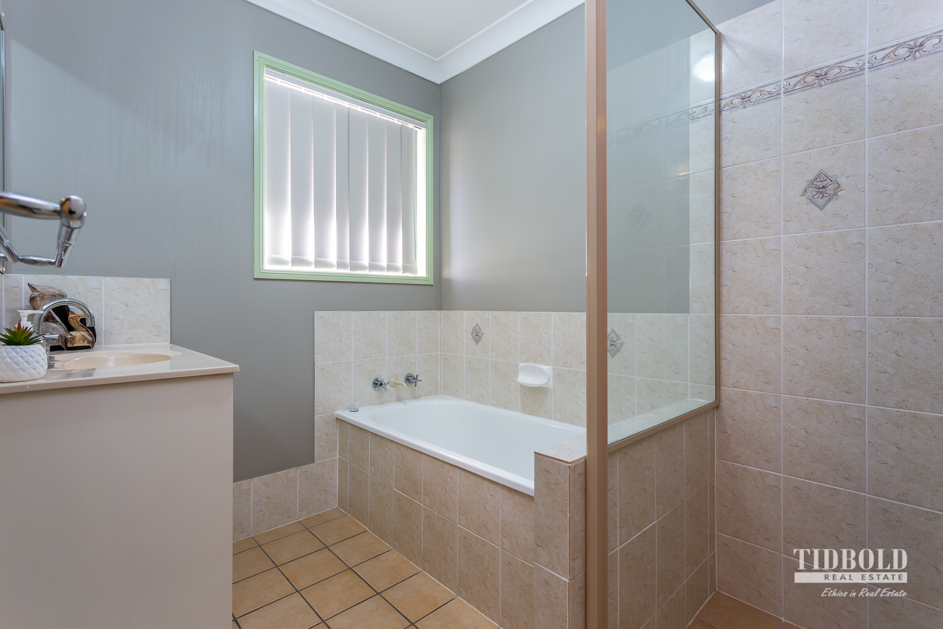3 Marjorie Buckler Avenue, Redland Bay - Thumbnail 6