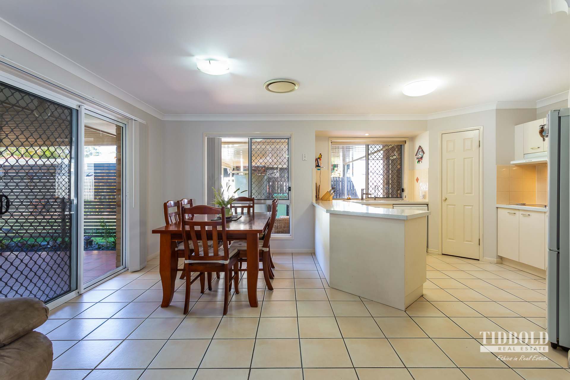 3 Marjorie Buckler Avenue, Redland Bay - Thumbnail 3