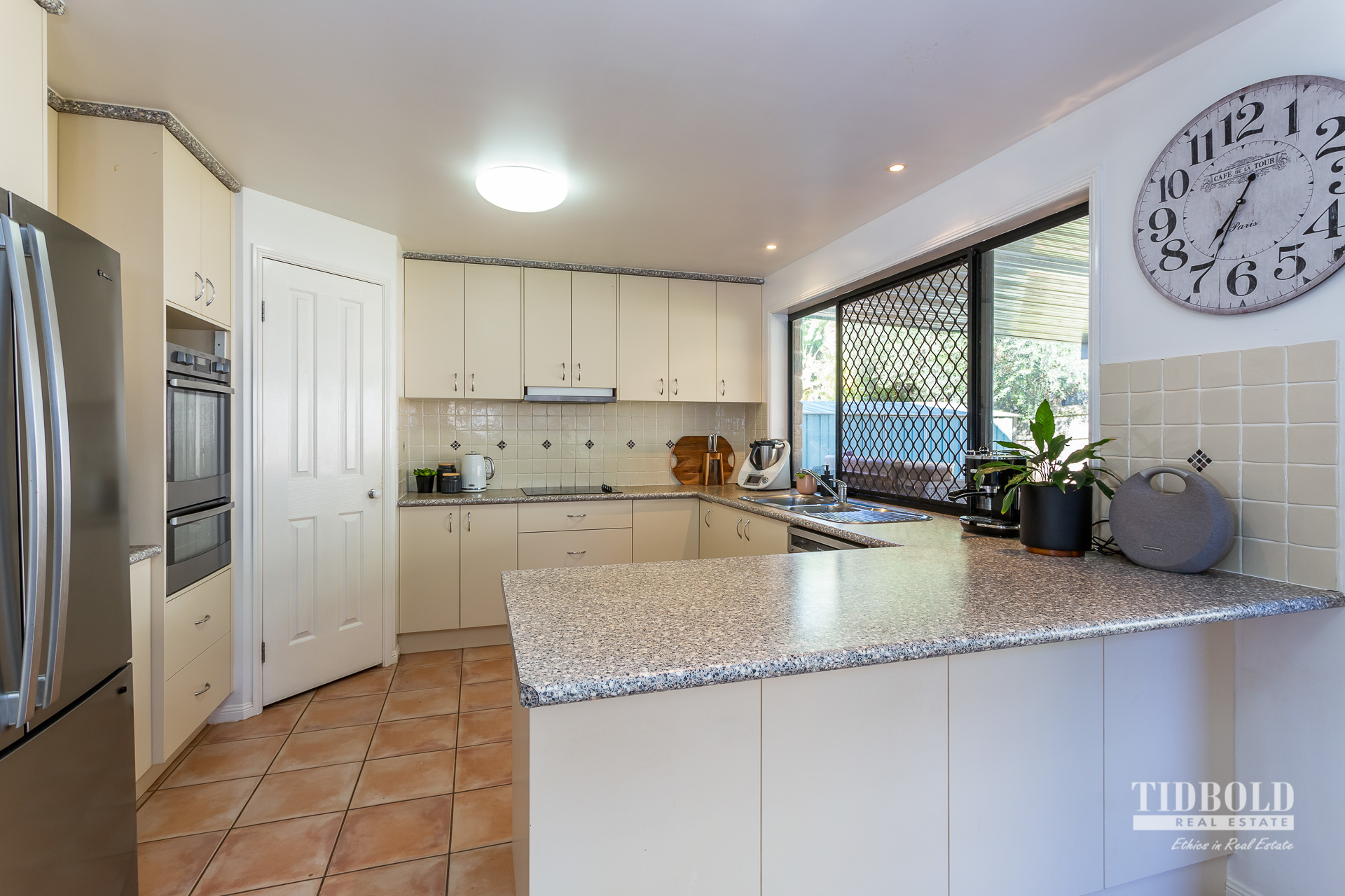 4 Creedin Court, Redland Bay - Thumbnail 2