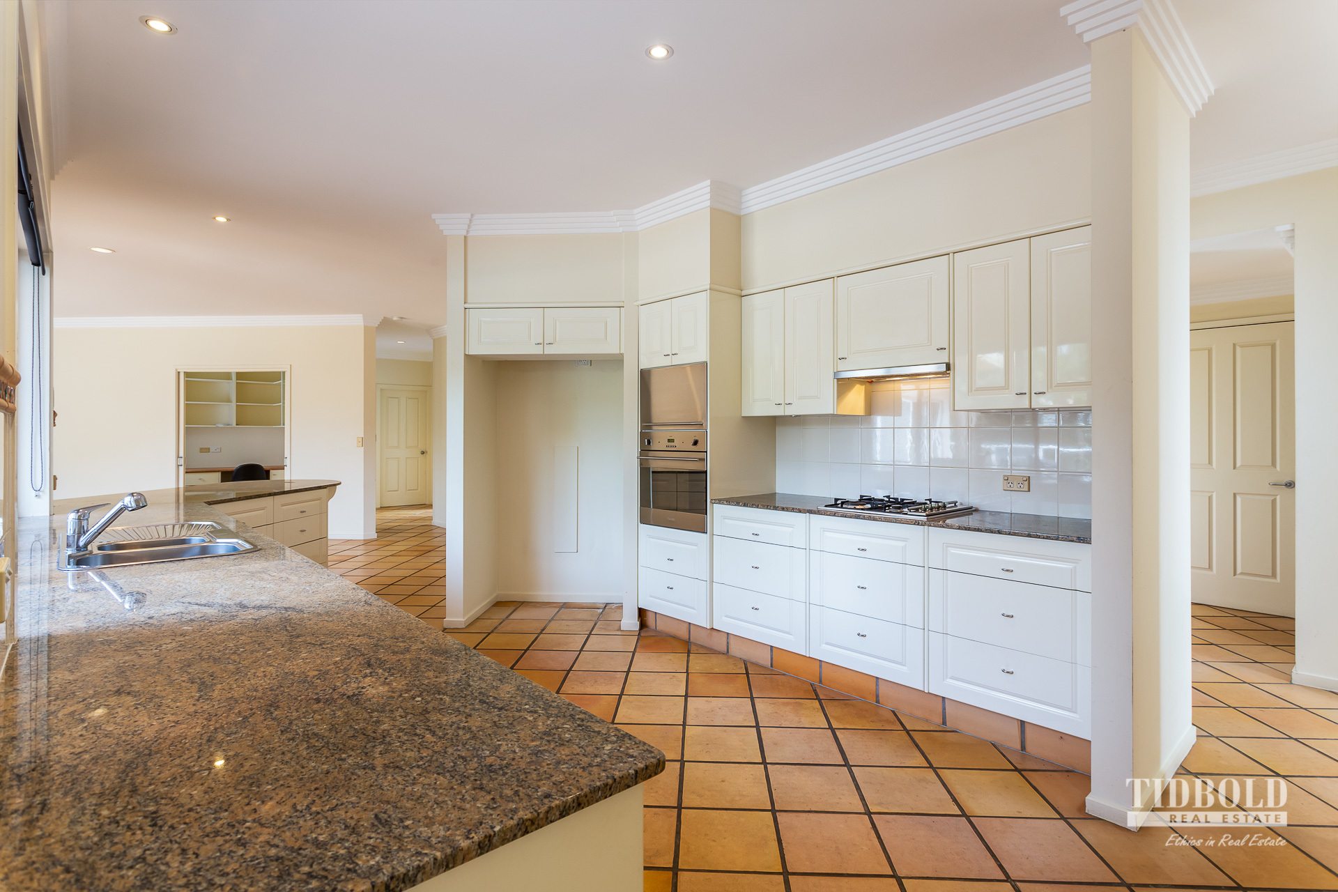 6 Kurrewa Court, Victoria Point - Thumbnail 3