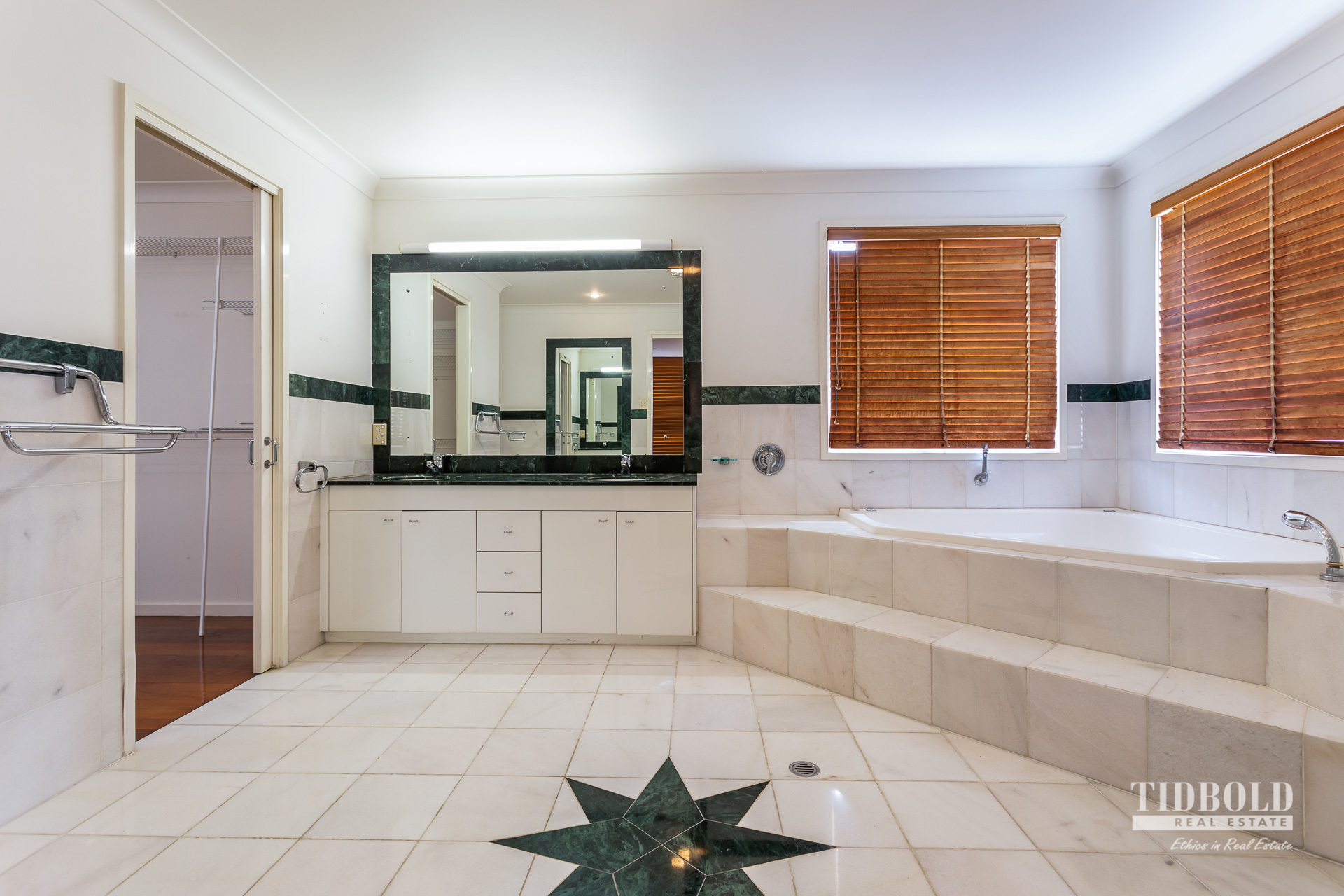 6 Kurrewa Court, Victoria Point - Thumbnail 8