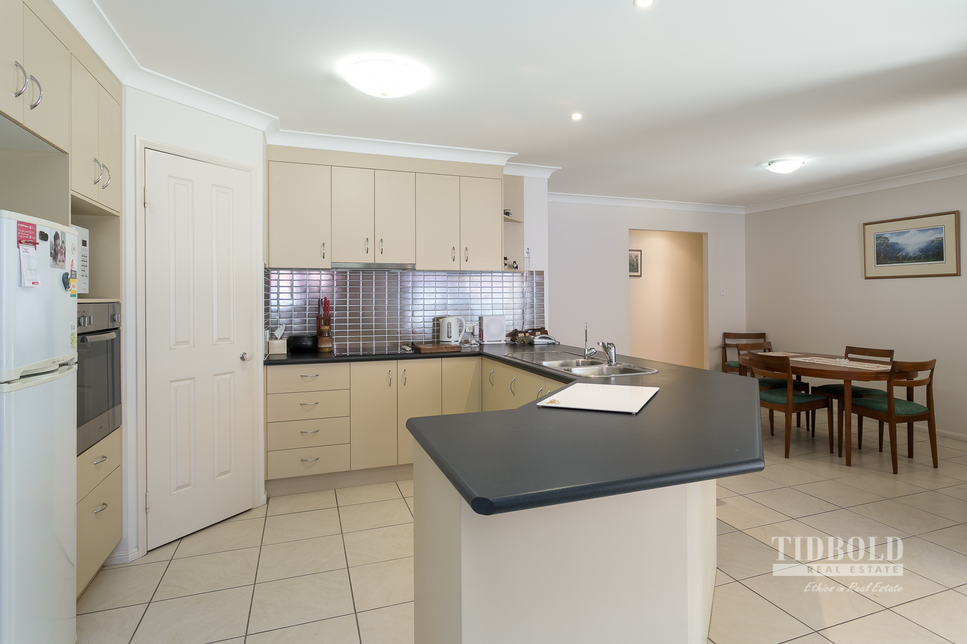 27 Emperor Drive, Redland Bay - Thumbnail 2