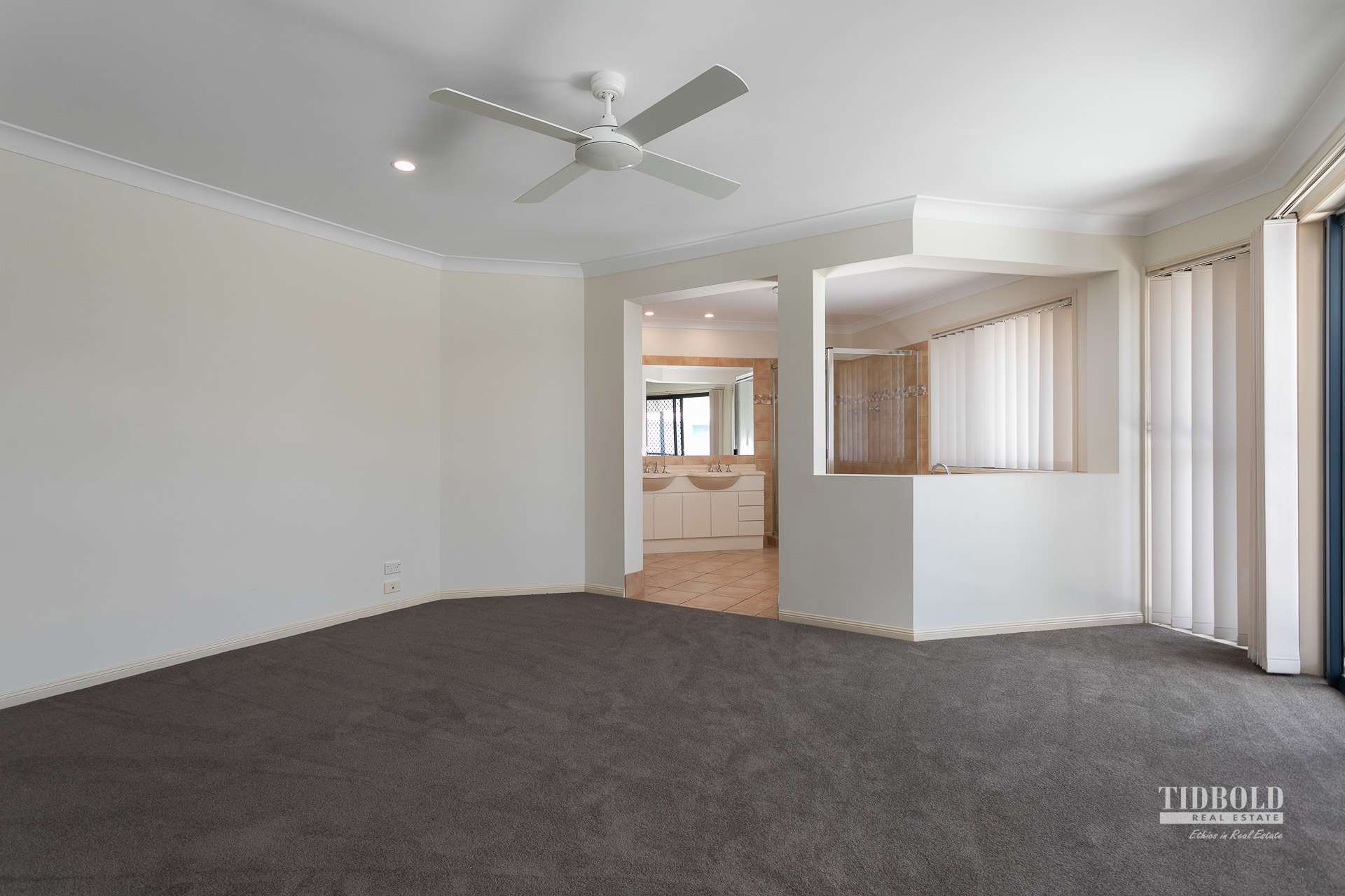 16 Torquay Road, Redland Bay - Thumbnail 6